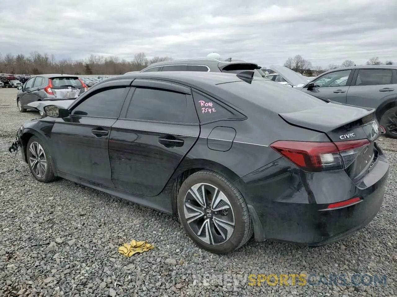 2 fotografías del automóvil dañado 2HGFE2F53SH538881 HONDA CIVIC 2025