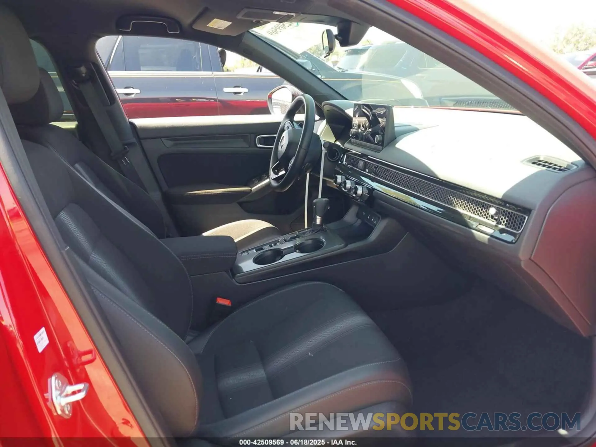 5 fotografías del automóvil dañado 2HGFE2F53SH563070 HONDA CIVIC 2025