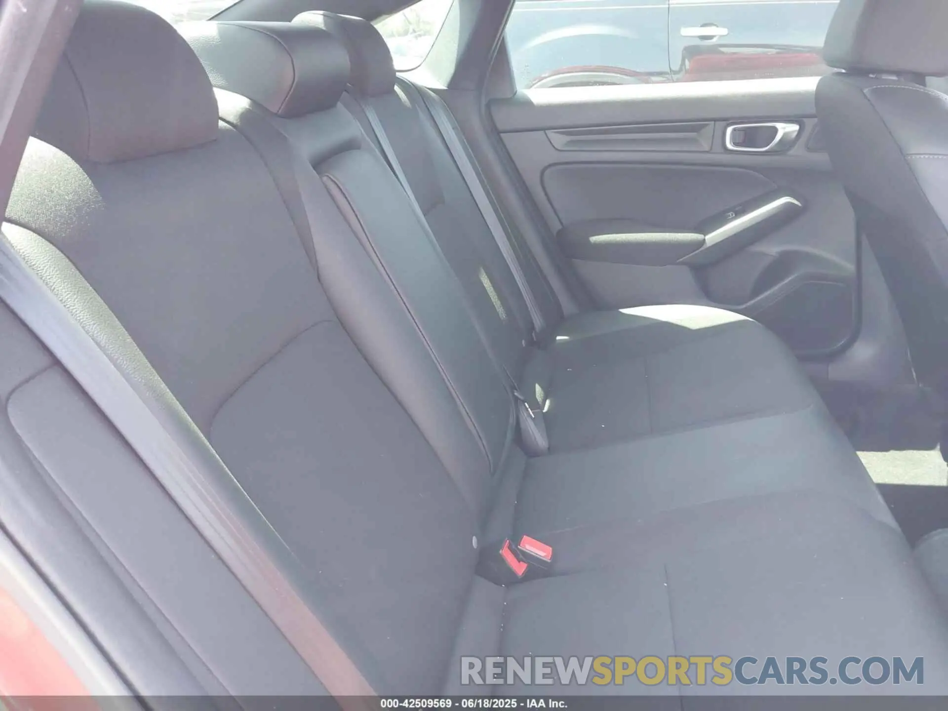 8 fotografías del automóvil dañado 2HGFE2F53SH563070 HONDA CIVIC 2025