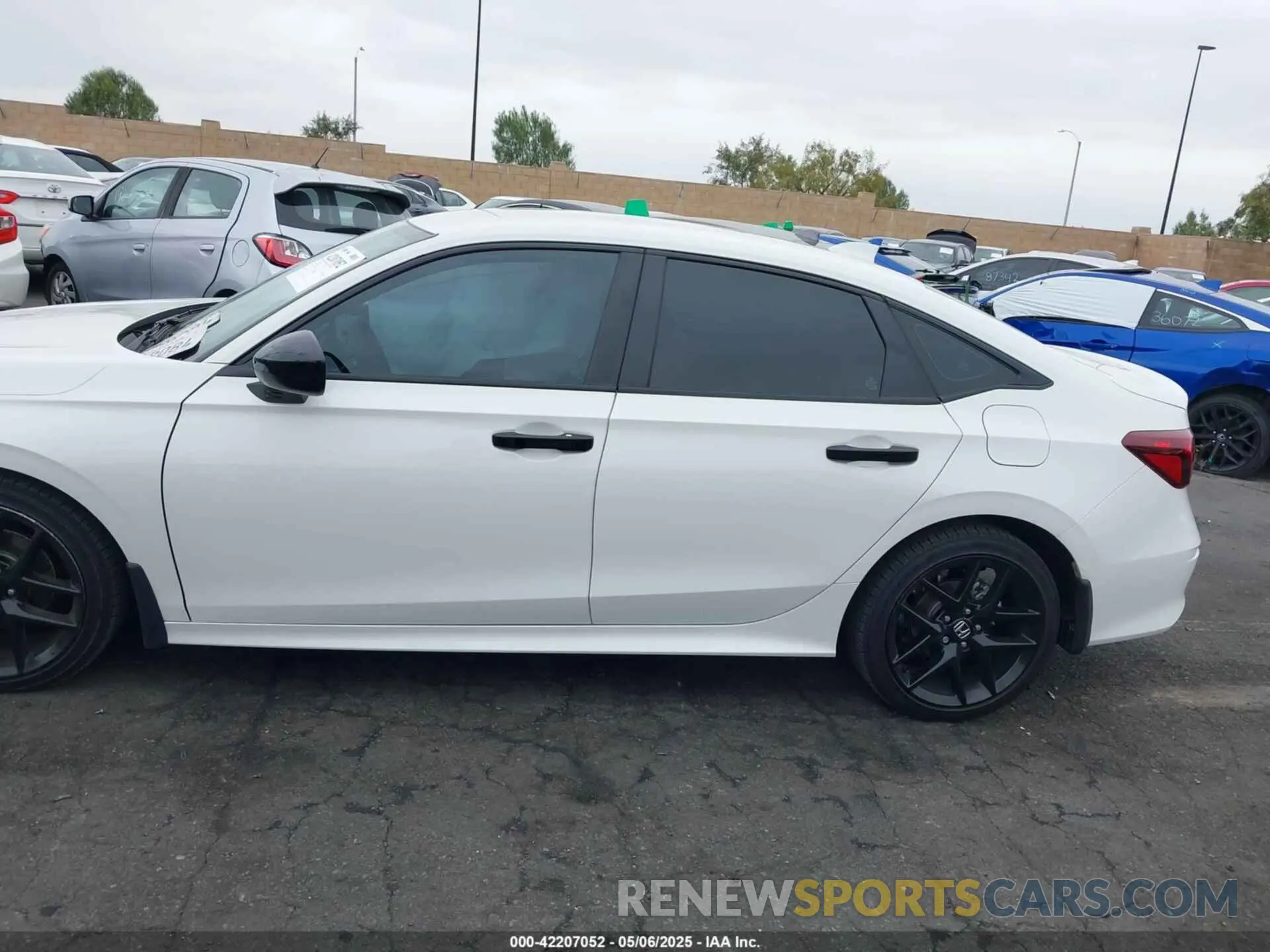 14 fotografías del automóvil dañado 2HGFE2F55SH502190 HONDA CIVIC 2025
