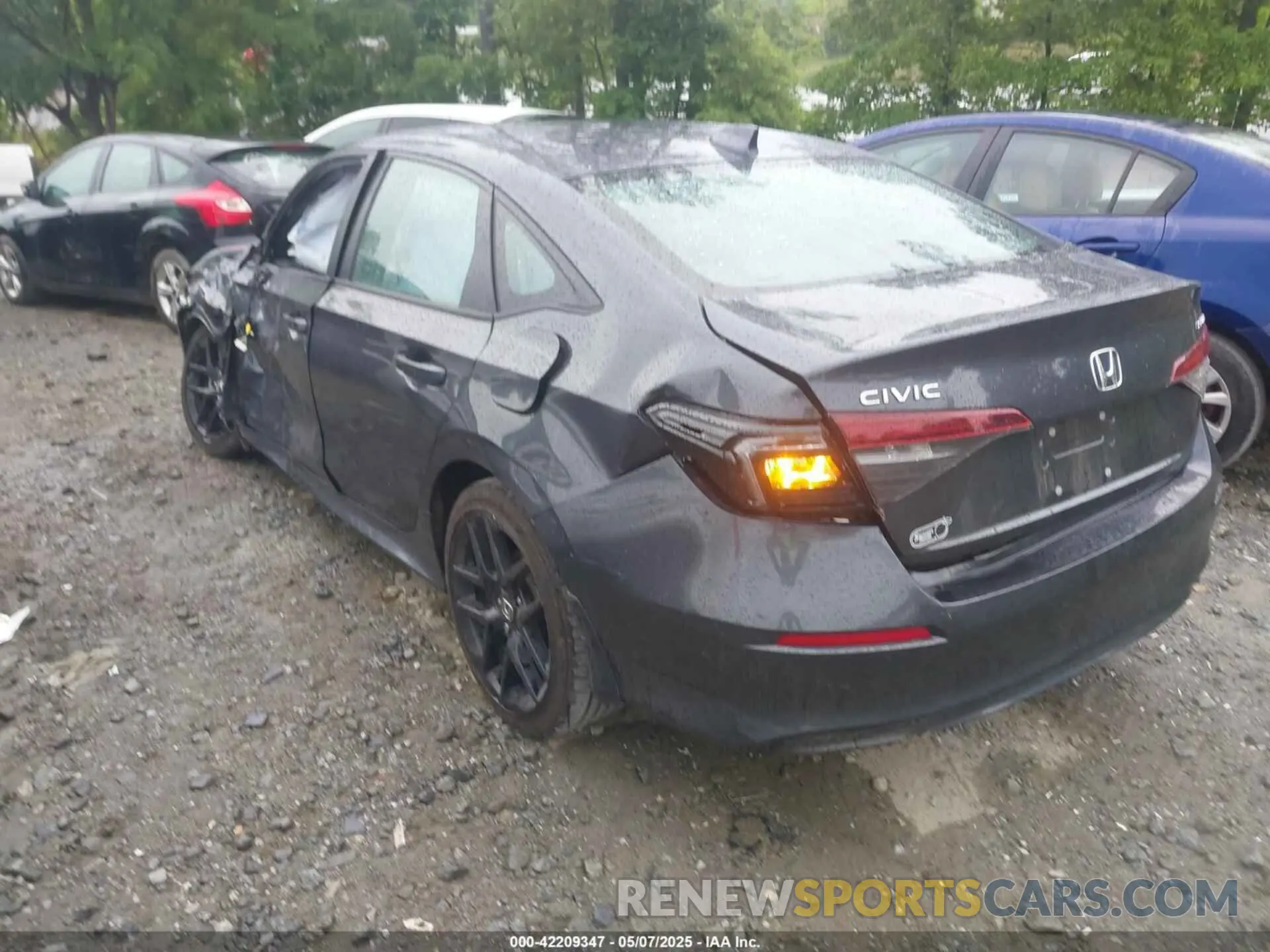 3 fotografías del automóvil dañado 2HGFE2F55SH518258 HONDA CIVIC 2025