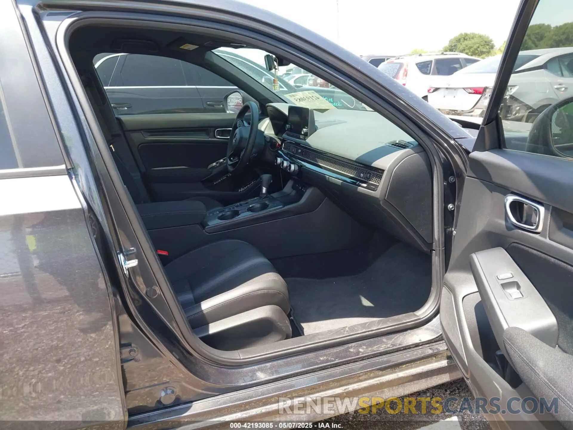 5 fotografías del automóvil dañado 2HGFE2F56SH559594 HONDA CIVIC 2025