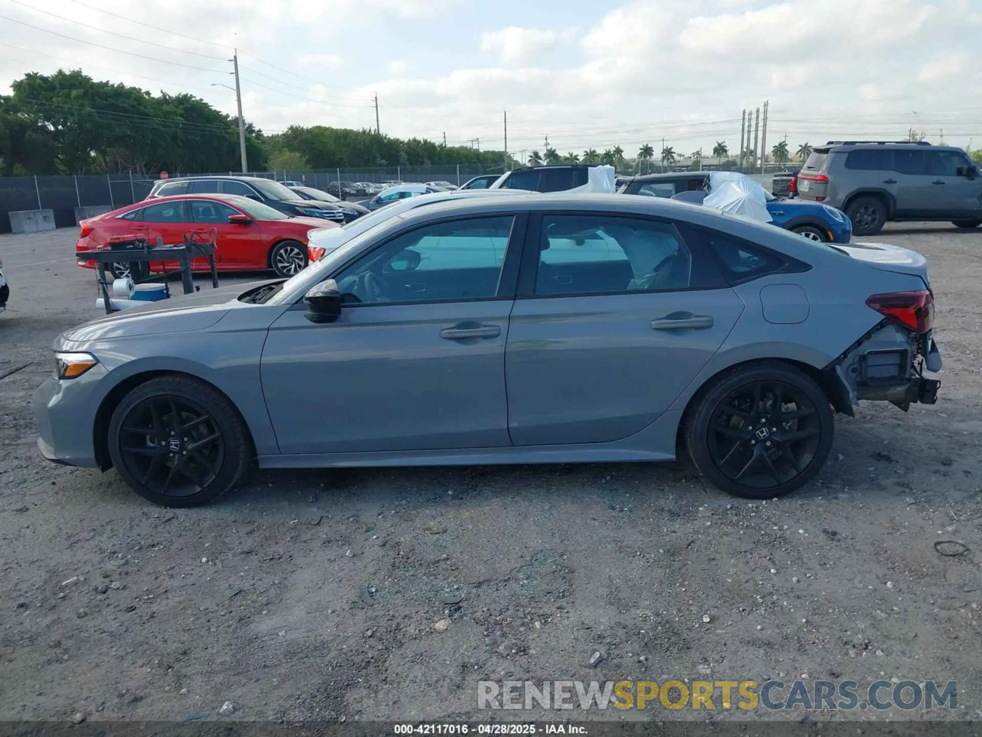 15 fotografías del automóvil dañado 2HGFE2F56SH569610 HONDA CIVIC 2025