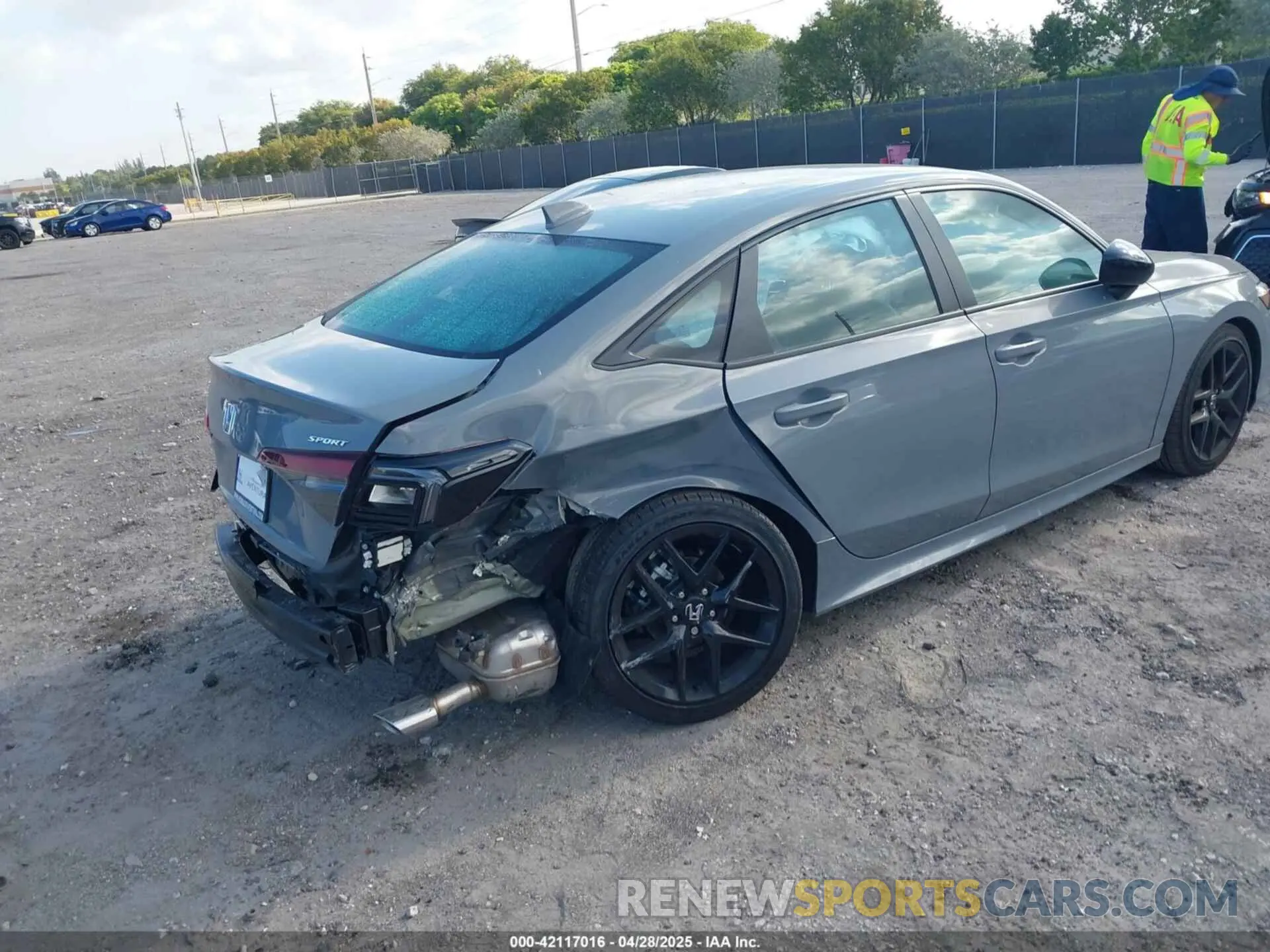 4 fotografías del automóvil dañado 2HGFE2F56SH569610 HONDA CIVIC 2025