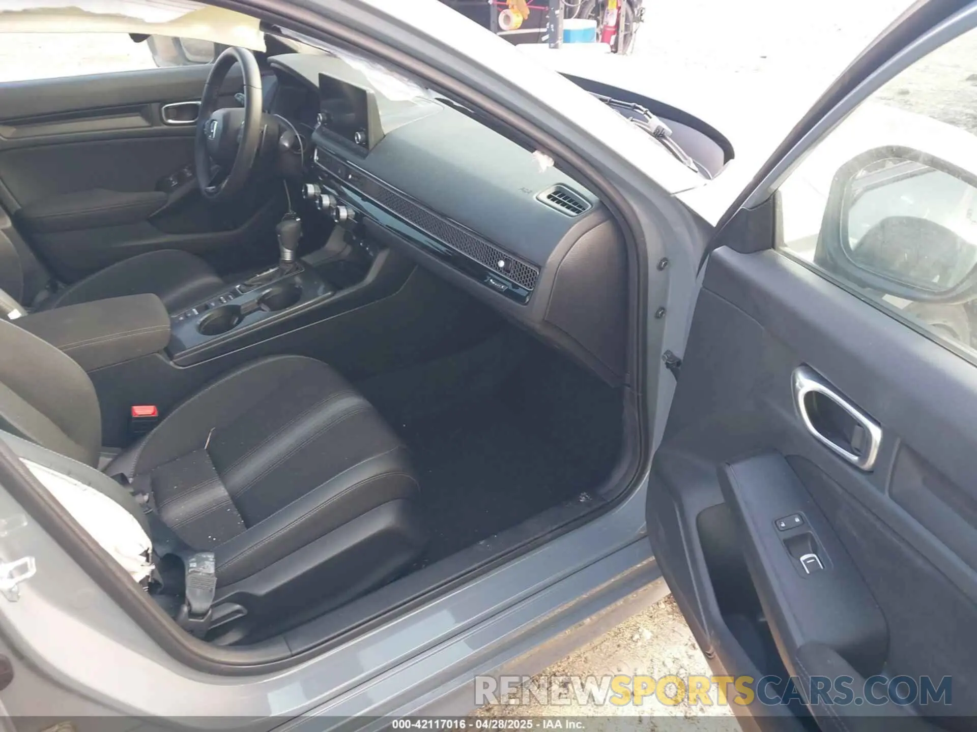 5 fotografías del automóvil dañado 2HGFE2F56SH569610 HONDA CIVIC 2025