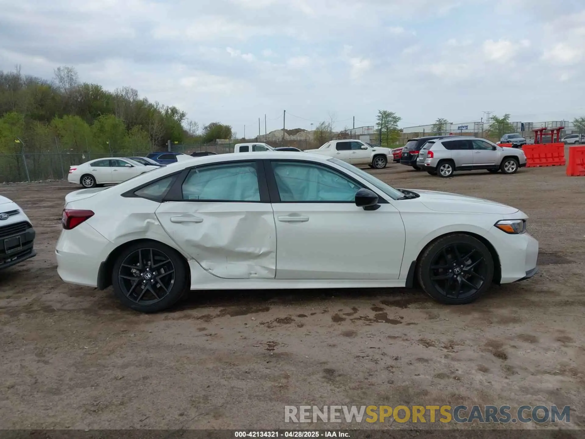 13 fotografías del automóvil dañado 2HGFE2F58SH501230 HONDA CIVIC 2025