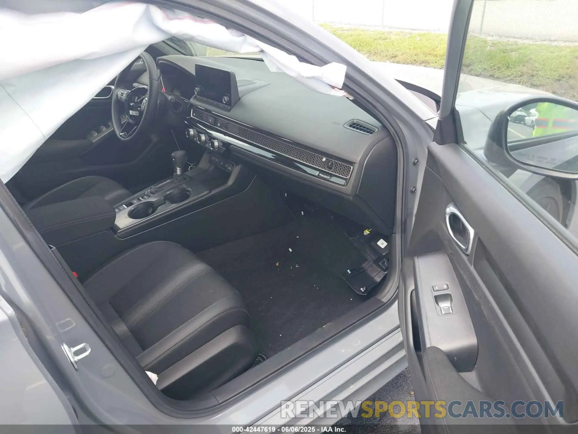 5 fotografías del automóvil dañado 2HGFE2F59SH542546 HONDA CIVIC 2025