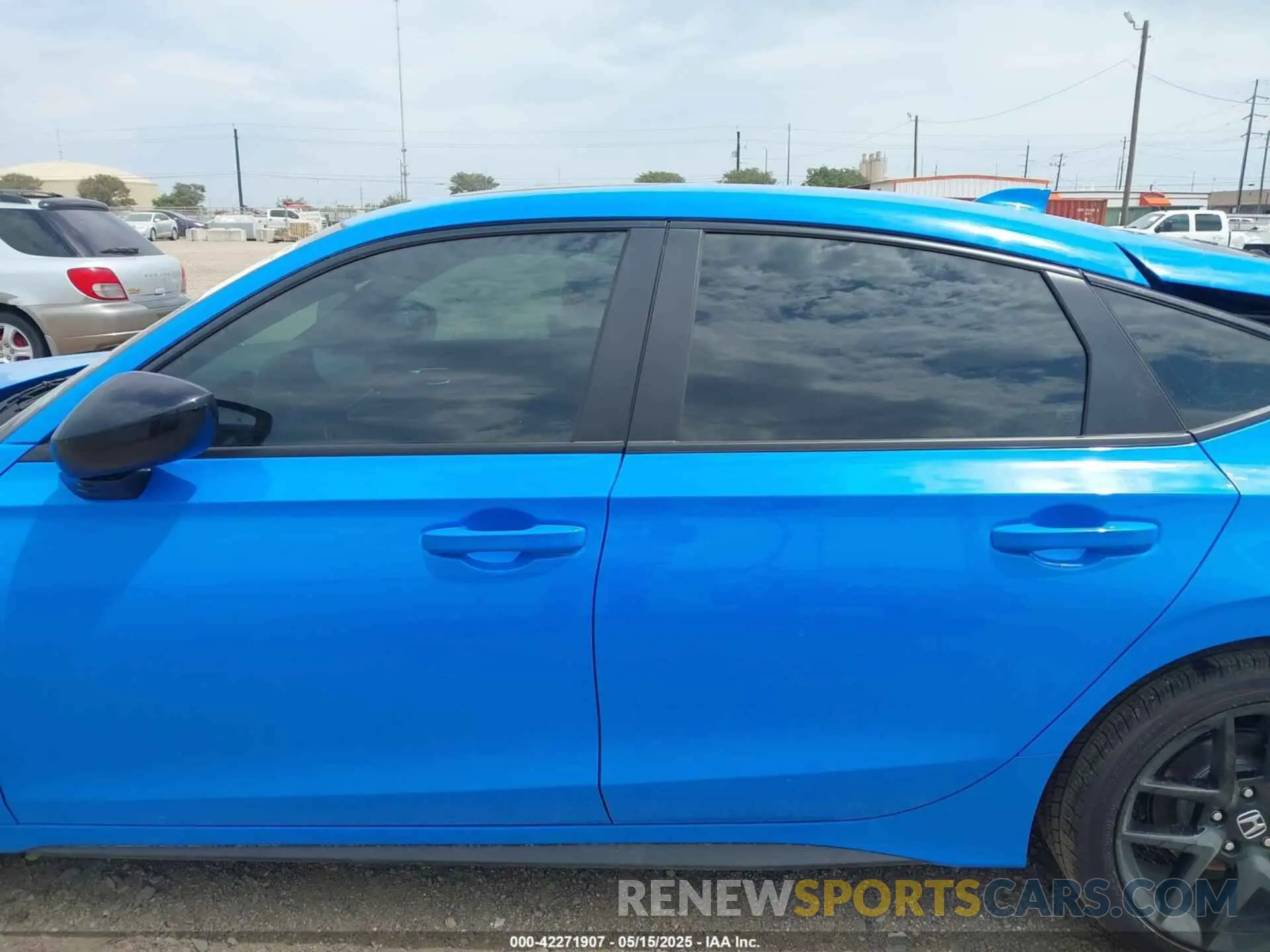 14 fotografías del automóvil dañado 19XFL4H8XSE013674 HONDA CIVIC HYBRID 2025
