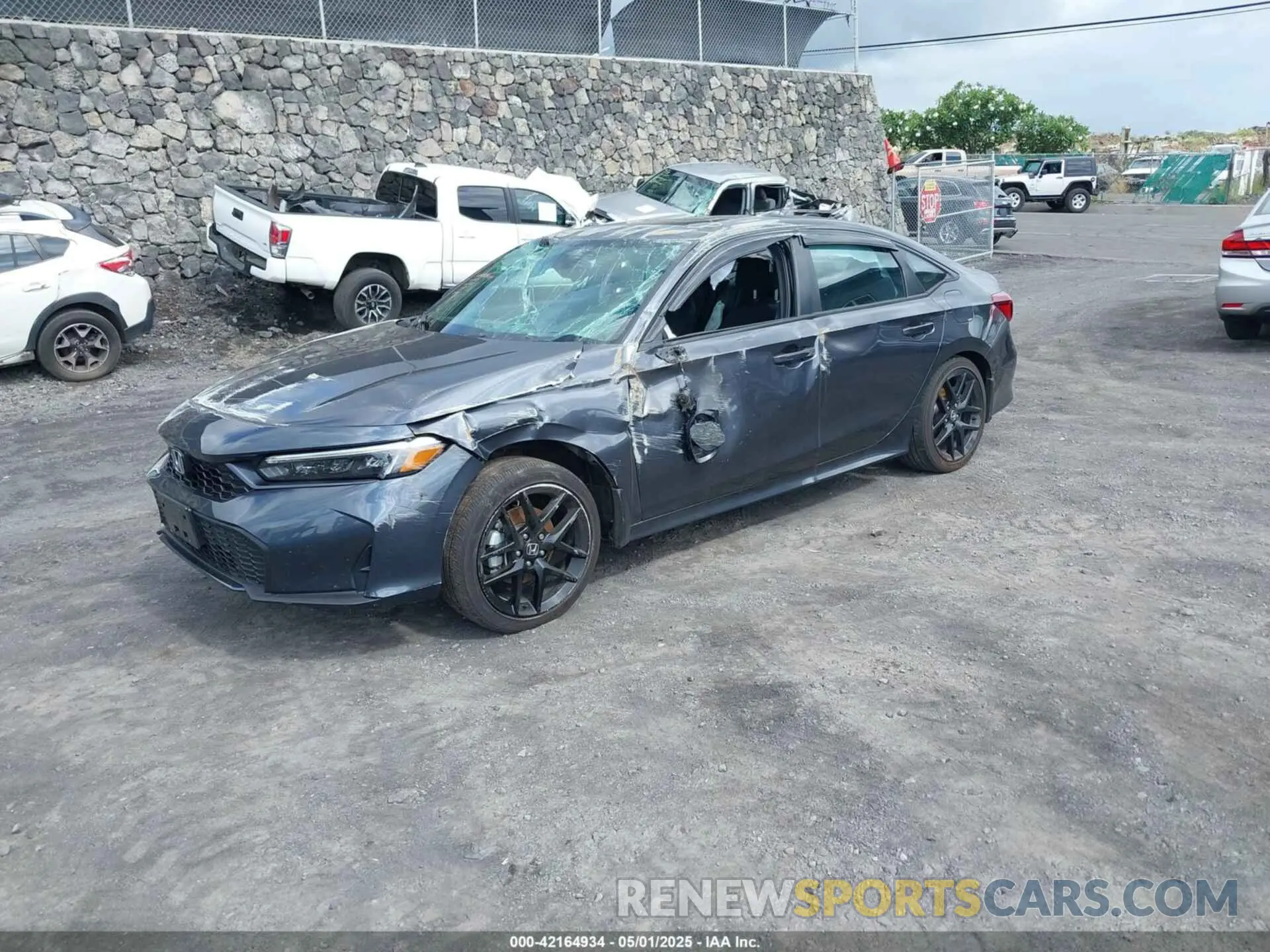 2 fotografías del automóvil dañado 2HGFE4F86SH302702 HONDA CIVIC  HYBRID 2025