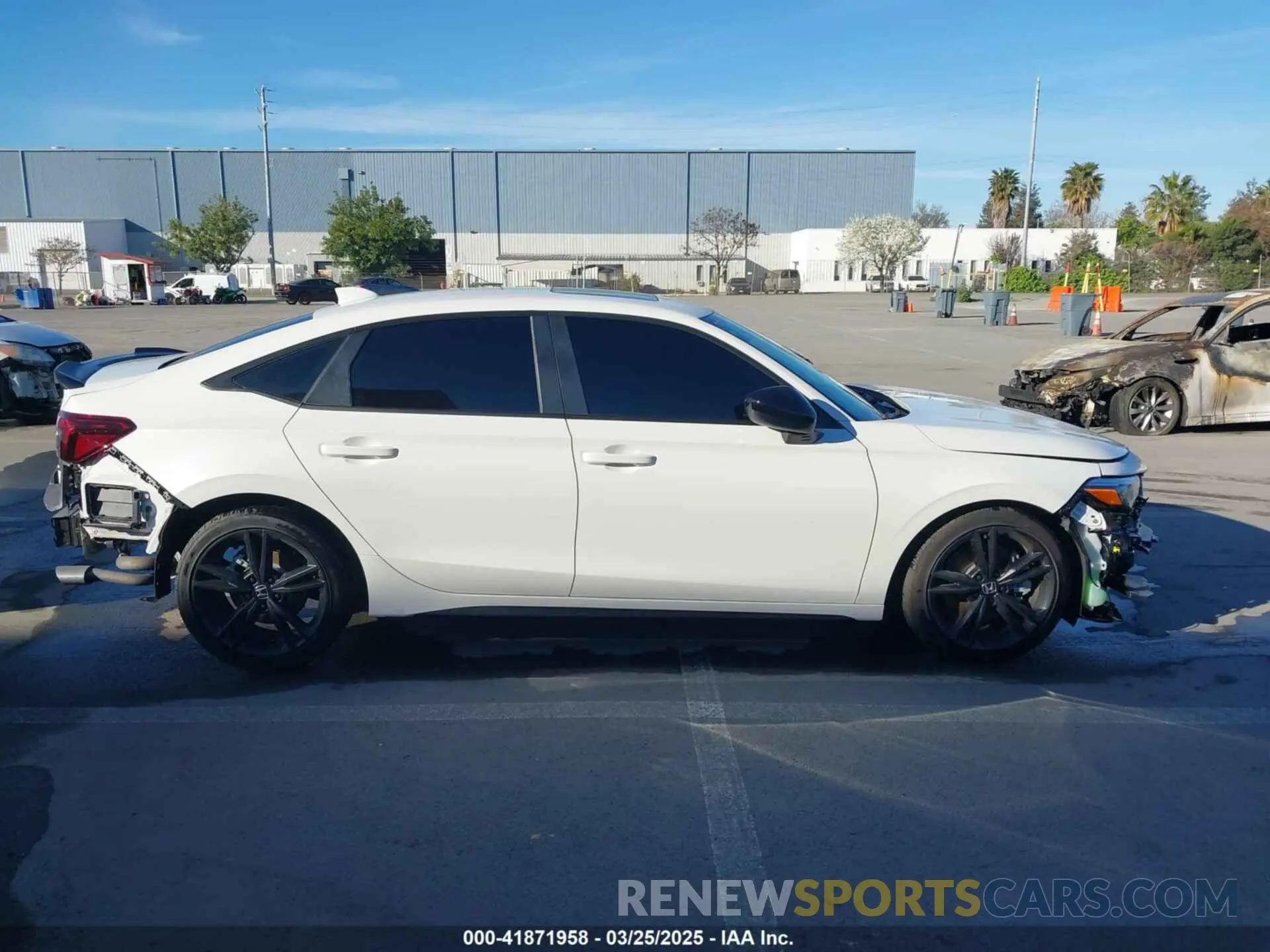 14 fotografías del automóvil dañado 2HGFE1E54SH470828 HONDA CIVIC SI 2025