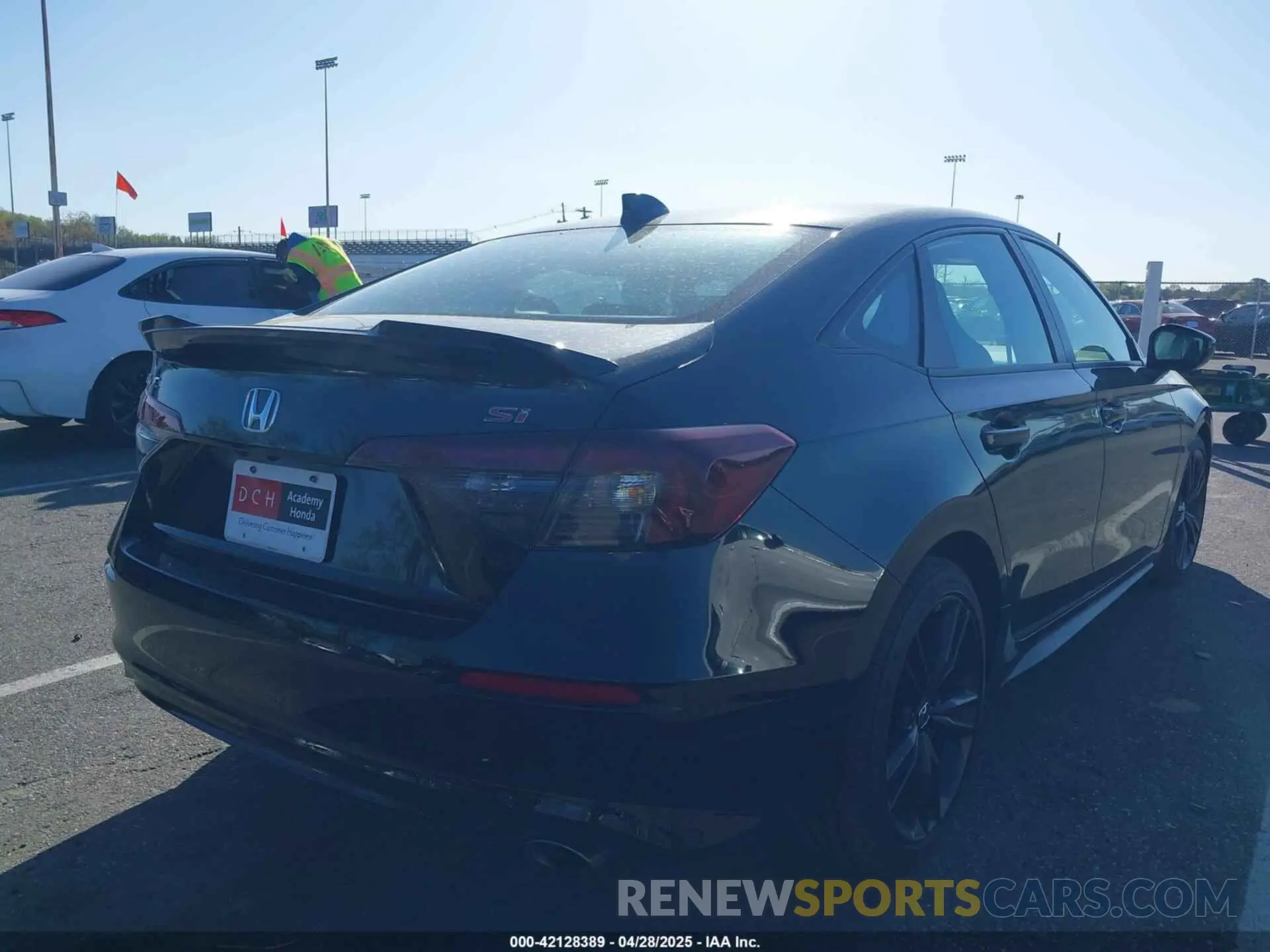 4 fotografías del automóvil dañado 2HGFE1E57SH472900 HONDA CIVIC SI 2025