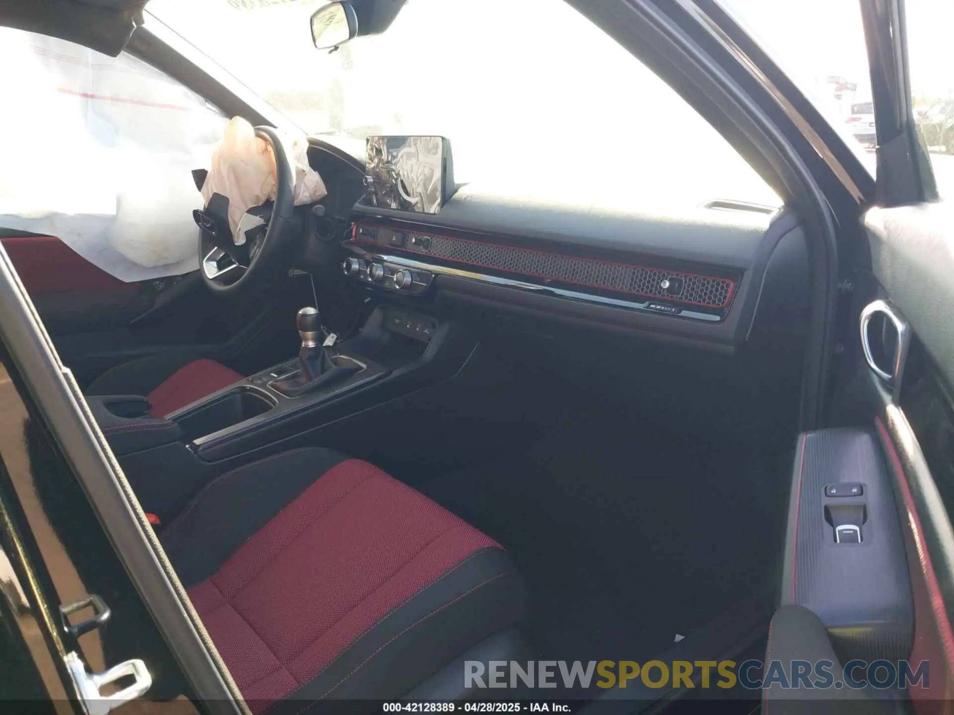 5 fotografías del automóvil dañado 2HGFE1E57SH472900 HONDA CIVIC SI 2025