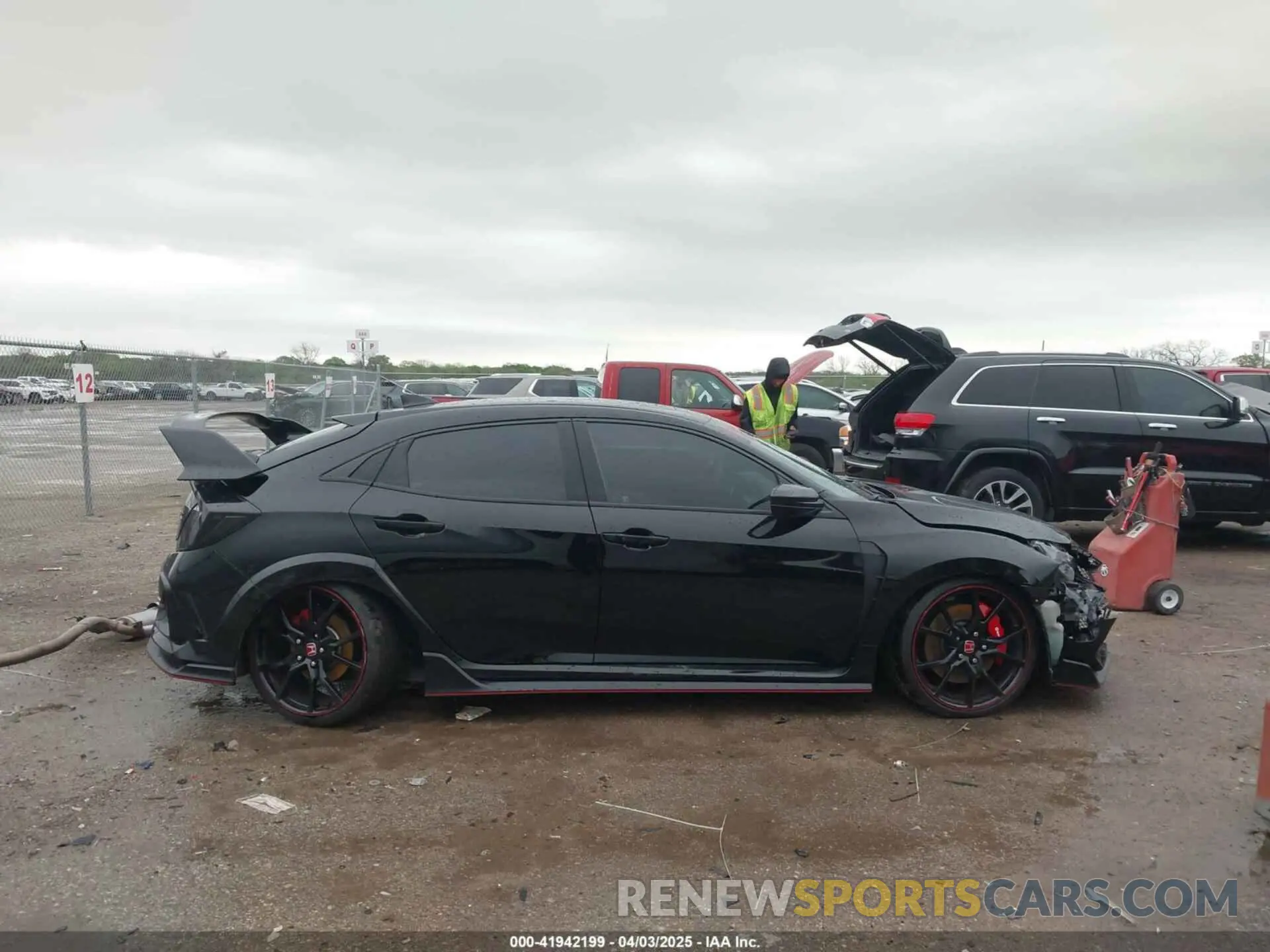 13 fotografías del automóvil dañado SHHFK8G72KU205747 HONDA CIVIC TYPE R 2019