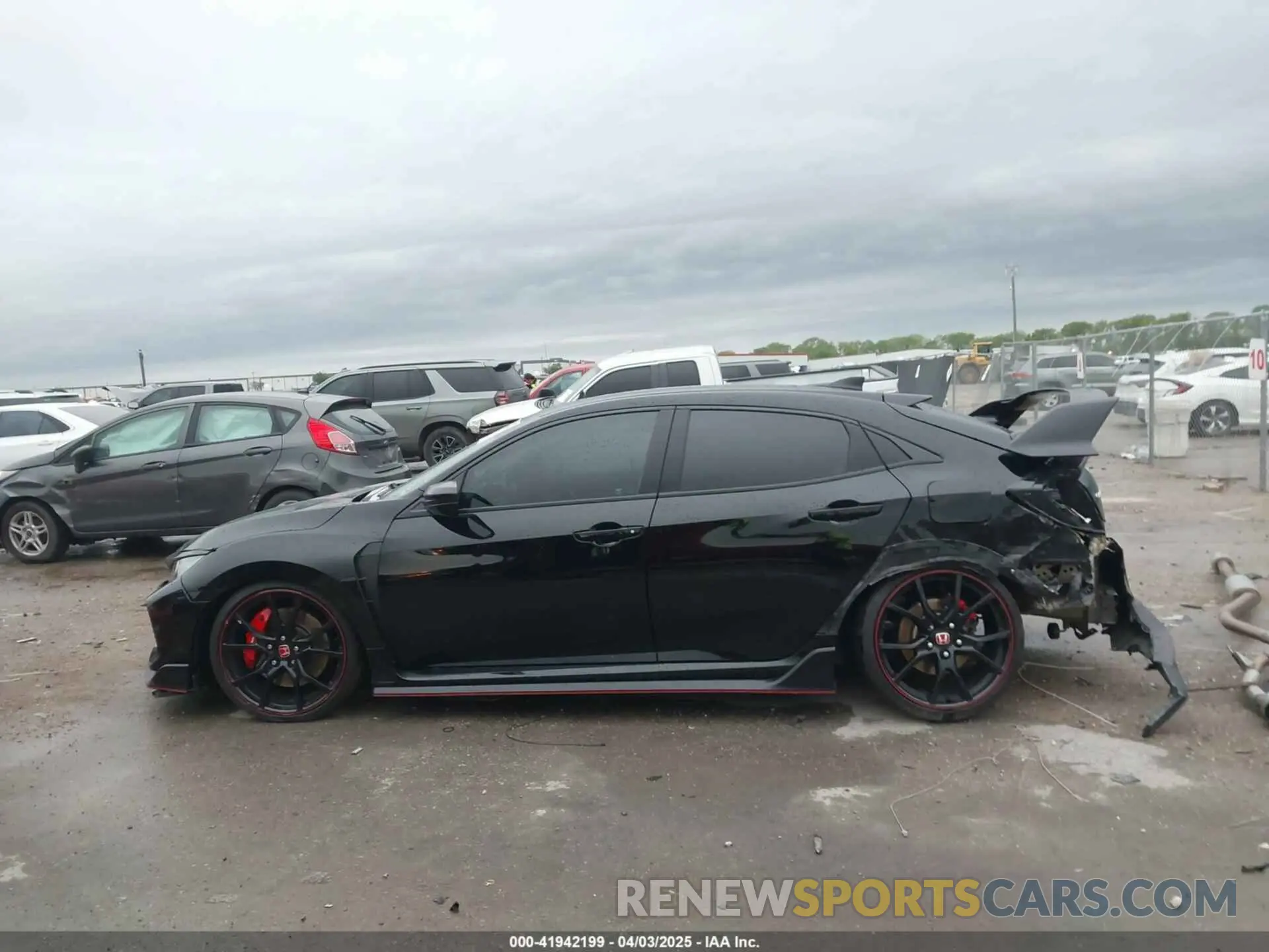14 fotografías del automóvil dañado SHHFK8G72KU205747 HONDA CIVIC TYPE R 2019