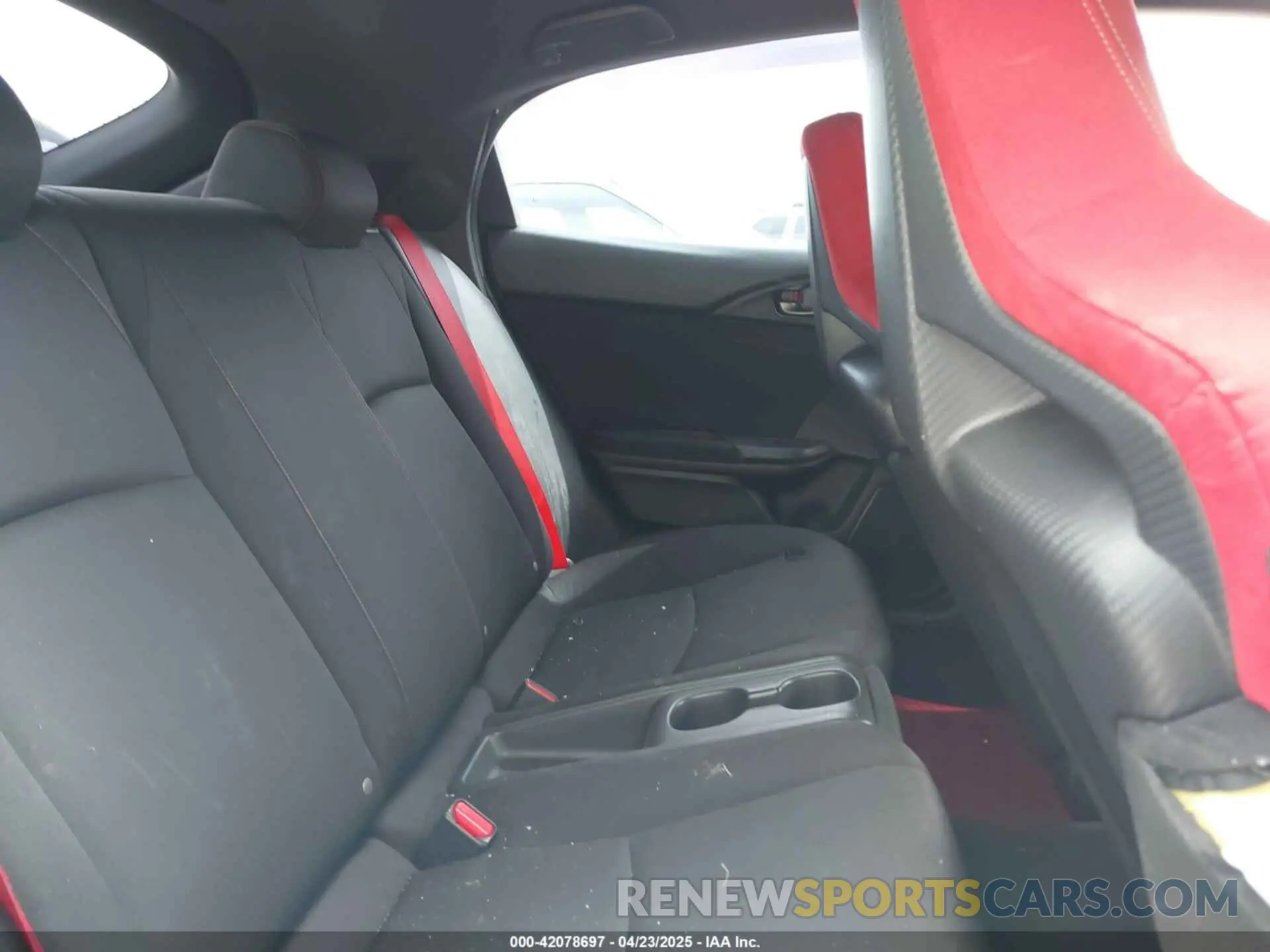 8 fotografías del automóvil dañado SHHFK8G78KU202190 HONDA CIVIC TYPE R 2019