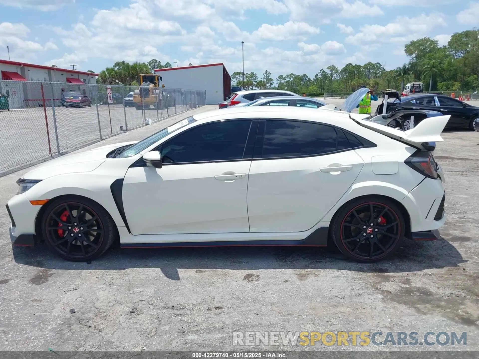 15 fotografías del automóvil dañado SHHFK8G71LU200590 HONDA CIVIC TYPE R 2020