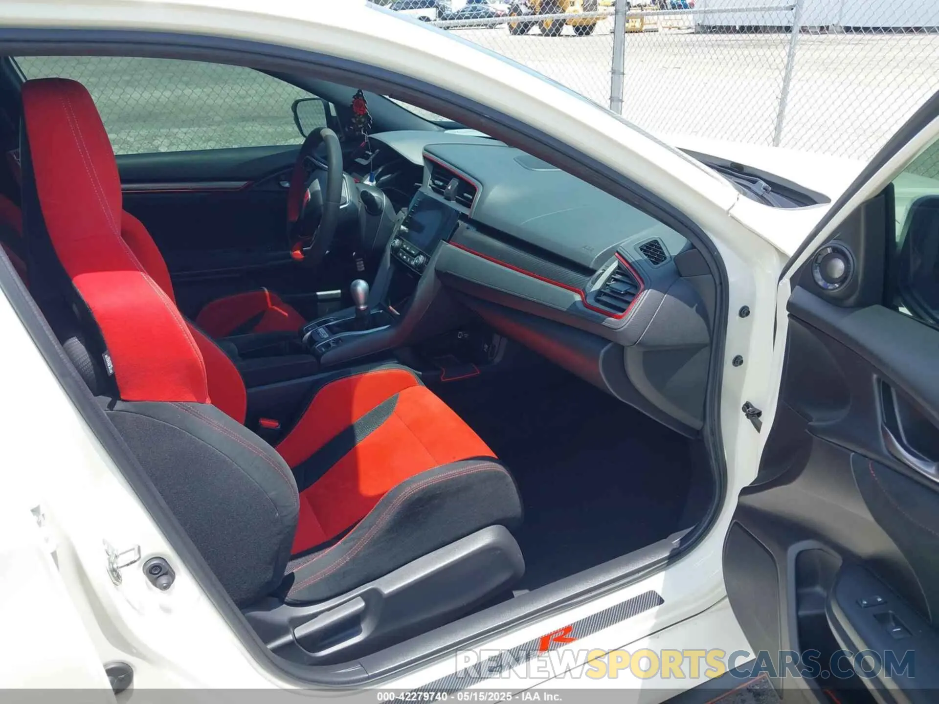 5 fotografías del automóvil dañado SHHFK8G71LU200590 HONDA CIVIC TYPE R 2020