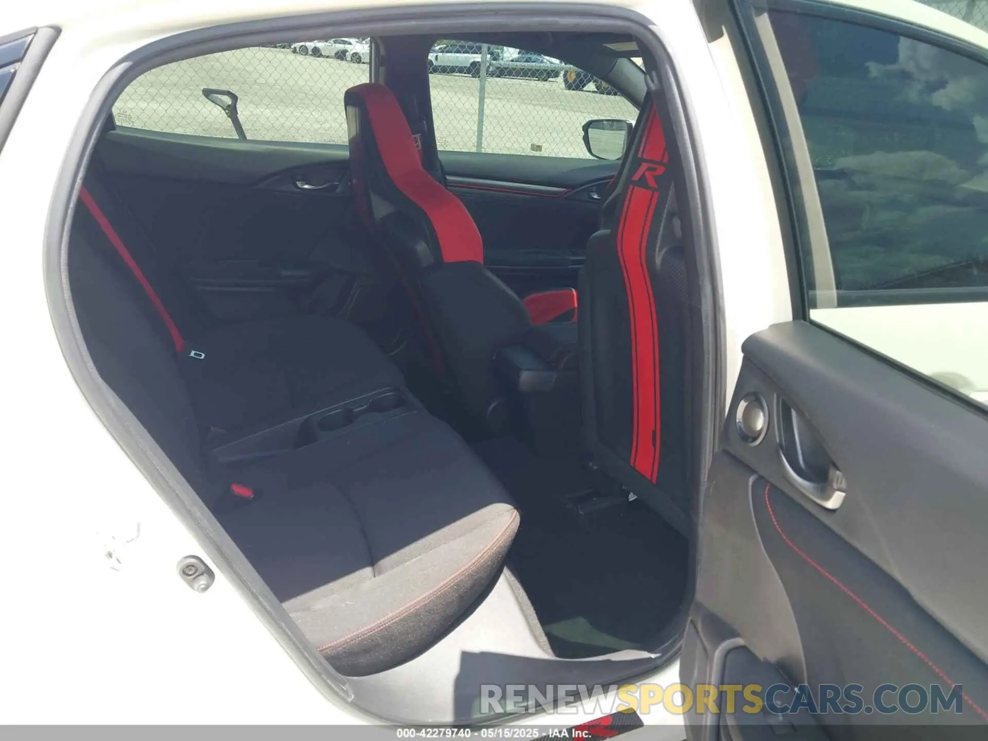 8 fotografías del automóvil dañado SHHFK8G71LU200590 HONDA CIVIC TYPE R 2020