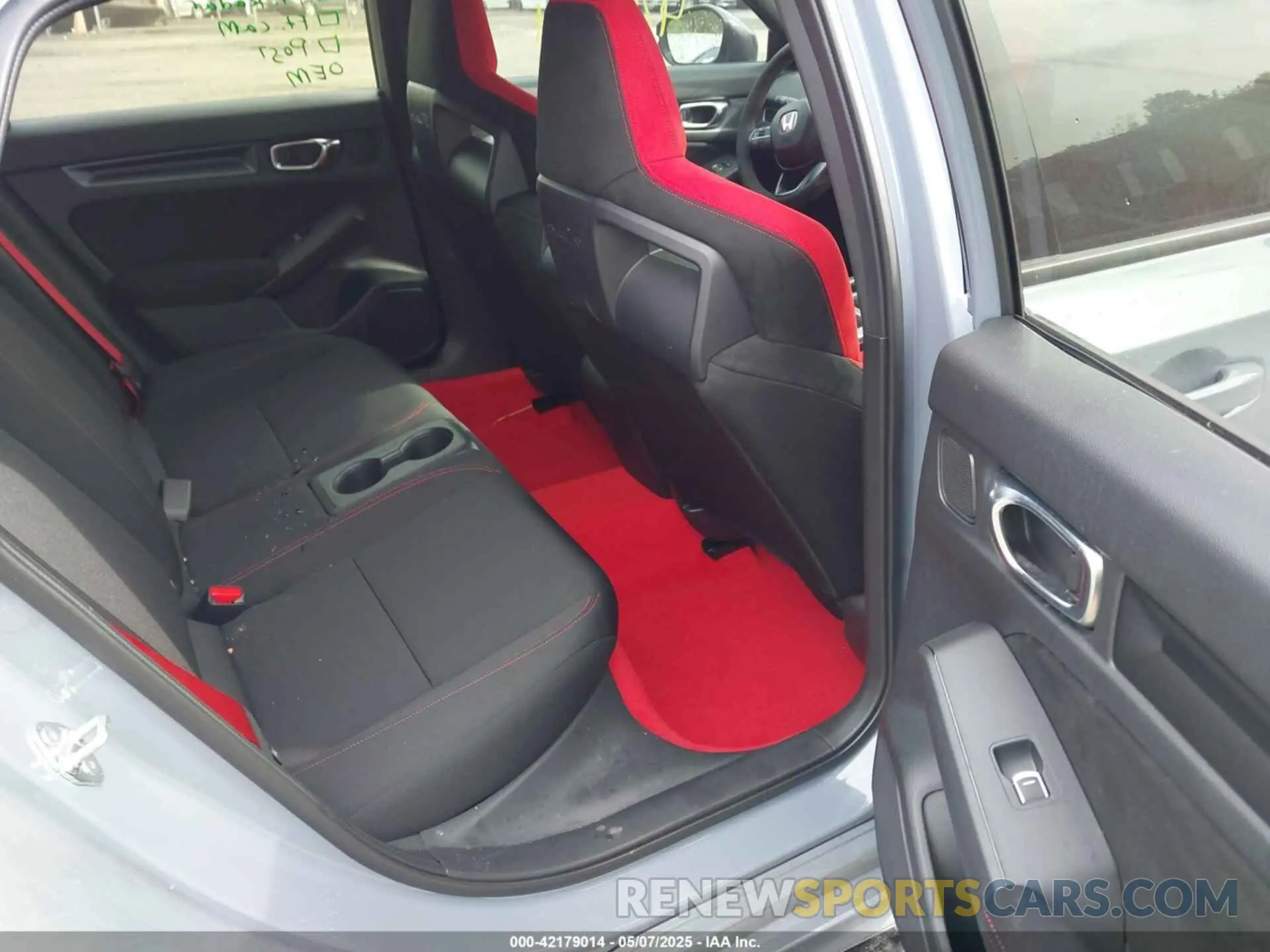 8 fotografías del automóvil dañado JHMFL5G46SX000696 HONDA CIVIC TYPE R 2025