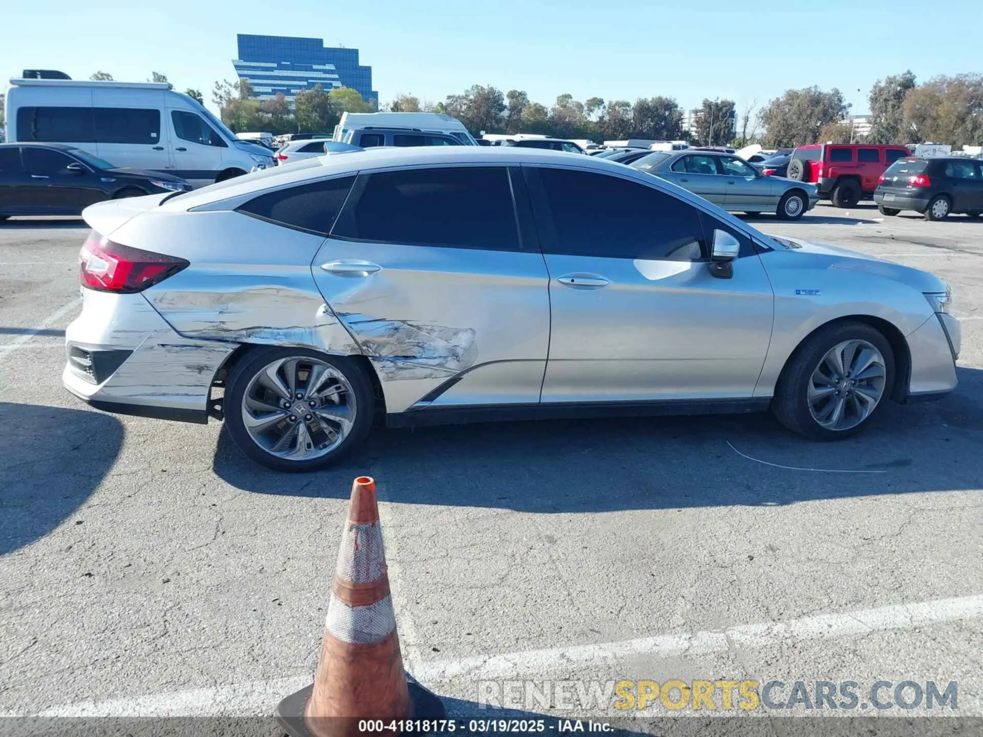13 fotografías del automóvil dañado JHMZC5F38KC003399 HONDA CLARITY PLUG-IN HYBRID 2019