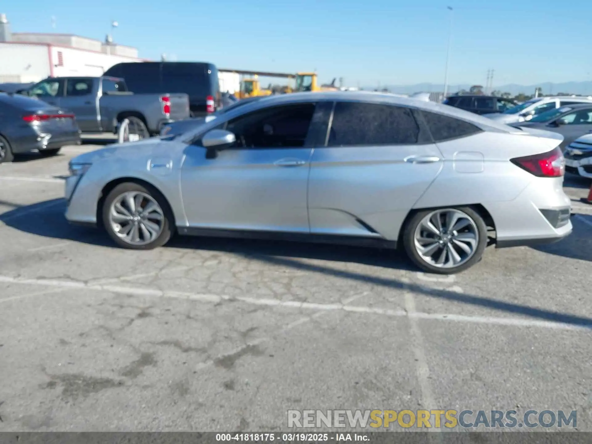 14 fotografías del automóvil dañado JHMZC5F38KC003399 HONDA CLARITY PLUG-IN HYBRID 2019