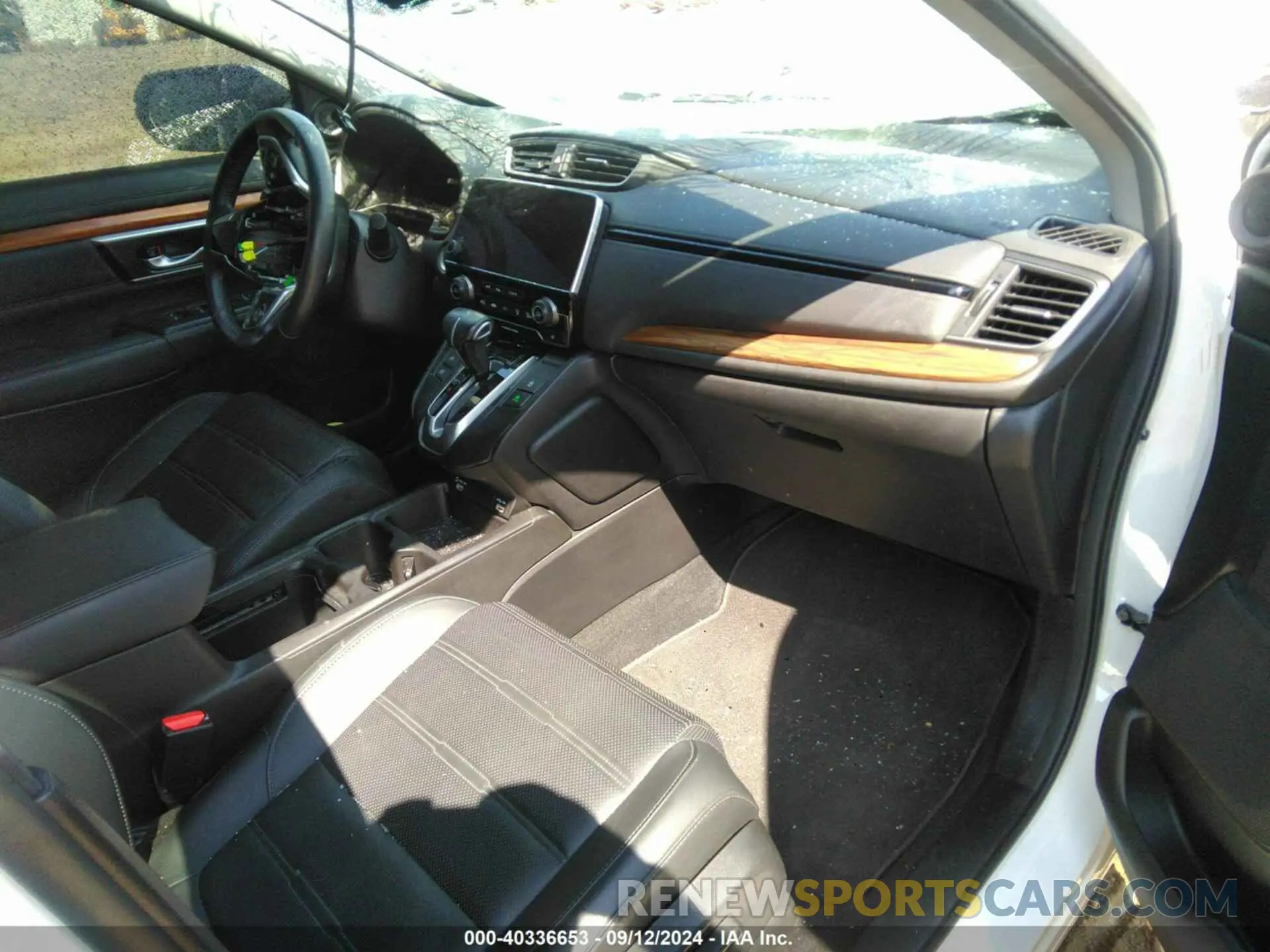5 fotografías del automóvil dañado 2HKRW2H57HH615502 HONDA CR-V 2017