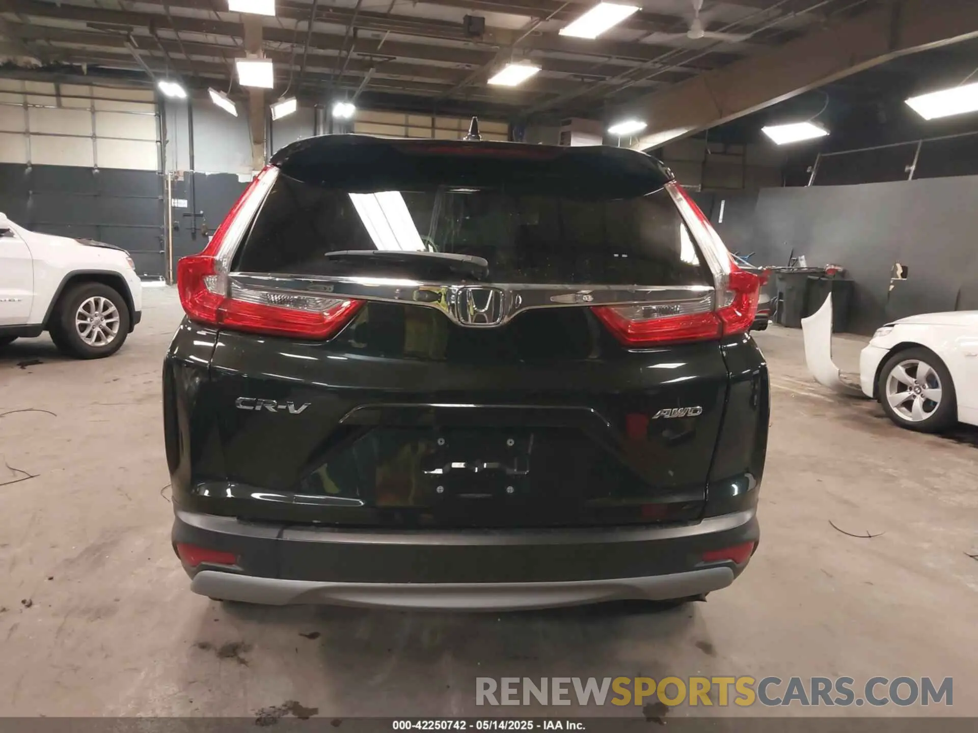 17 fotografías del automóvil dañado 2HKRW2H50KH605725 HONDA CR-V 2019