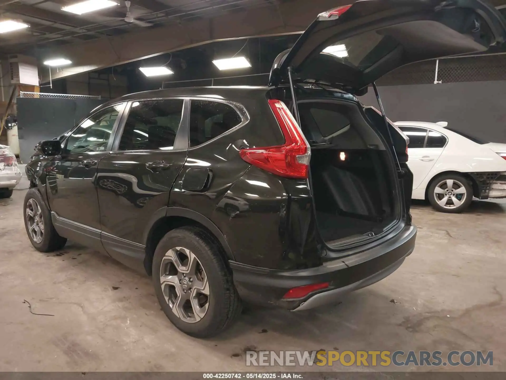 3 fotografías del automóvil dañado 2HKRW2H50KH605725 HONDA CR-V 2019