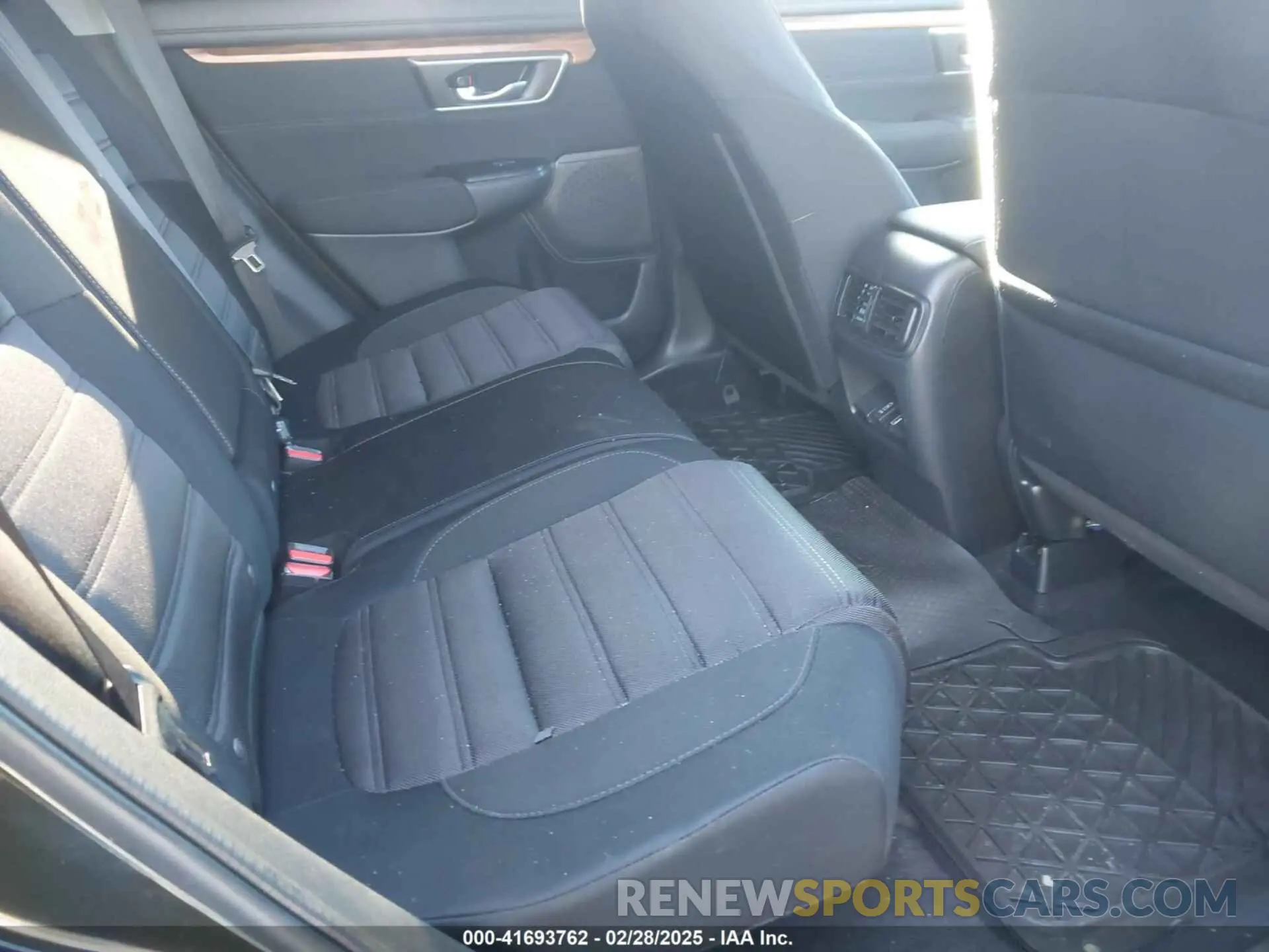 8 fotografías del automóvil dañado 2HKRW2H50KH646663 HONDA CR-V 2019