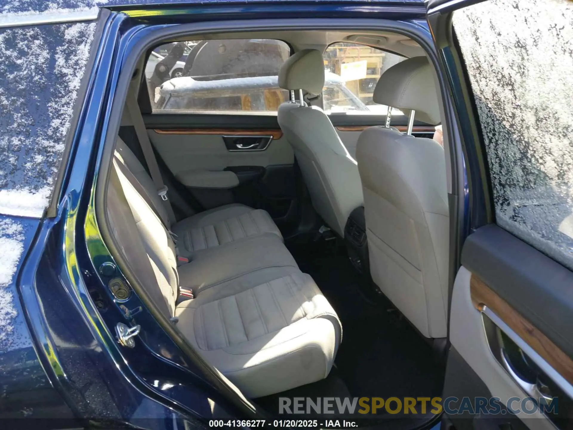 8 fotografías del automóvil dañado 2HKRW2H54KH630921 HONDA CR-V 2019