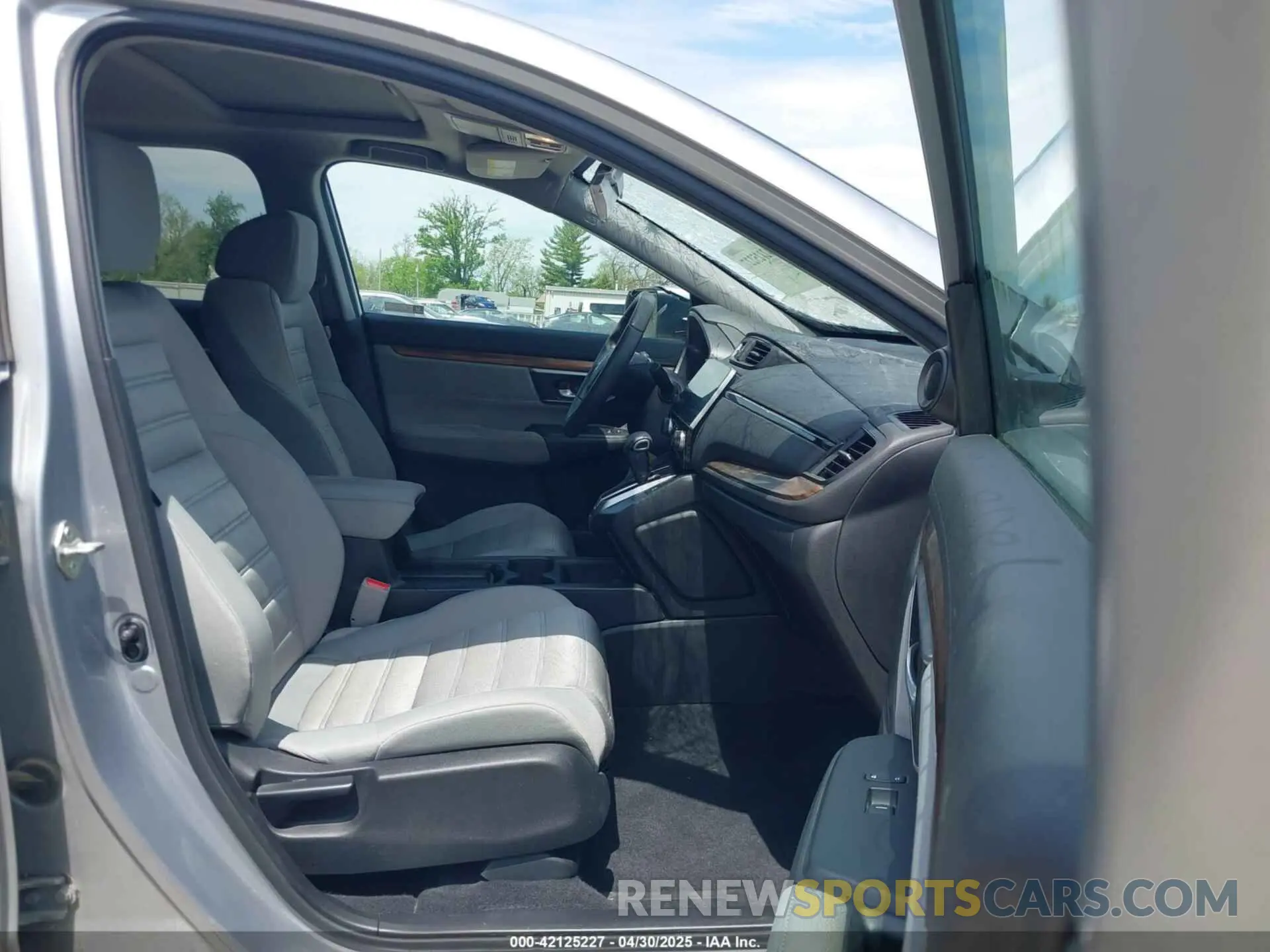 5 fotografías del automóvil dañado 2HKRW2H59KH665390 HONDA CR-V 2019