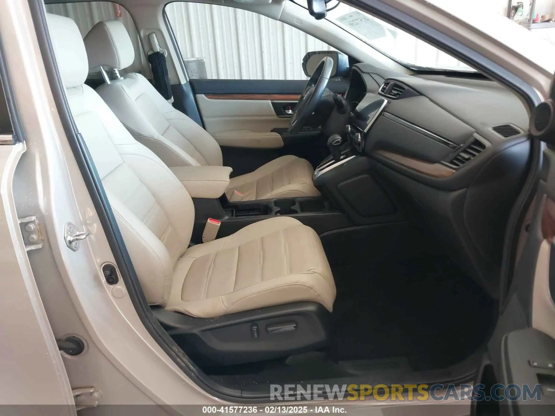 5 fotografías del automóvil dañado 2HKRW2H80KH629517 HONDA CR-V 2019