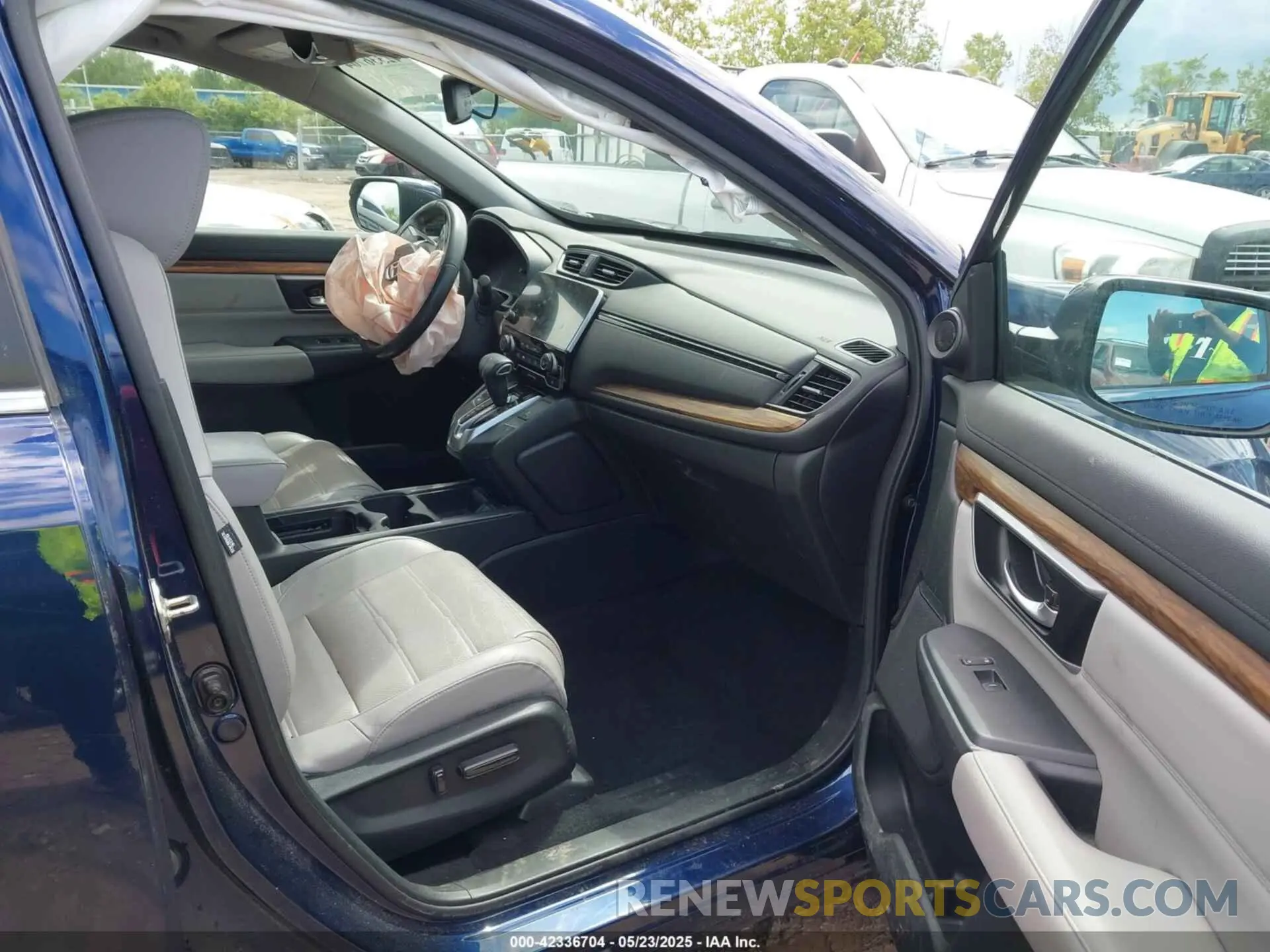 5 fotografías del automóvil dañado 2HKRW2H82KH660560 HONDA CR-V 2019