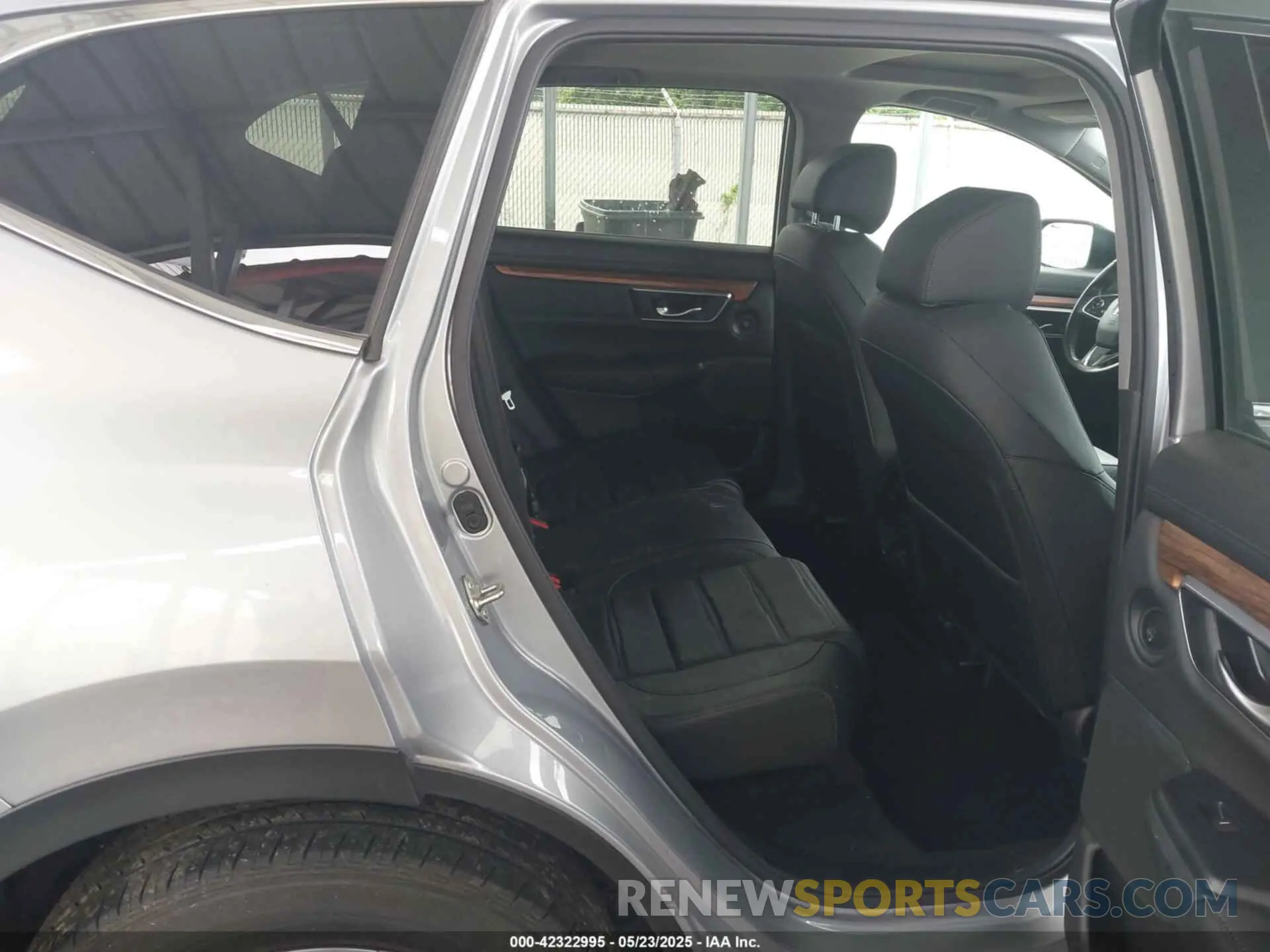 8 fotografías del automóvil dañado 2HKRW2H83KH614865 HONDA CR-V 2019