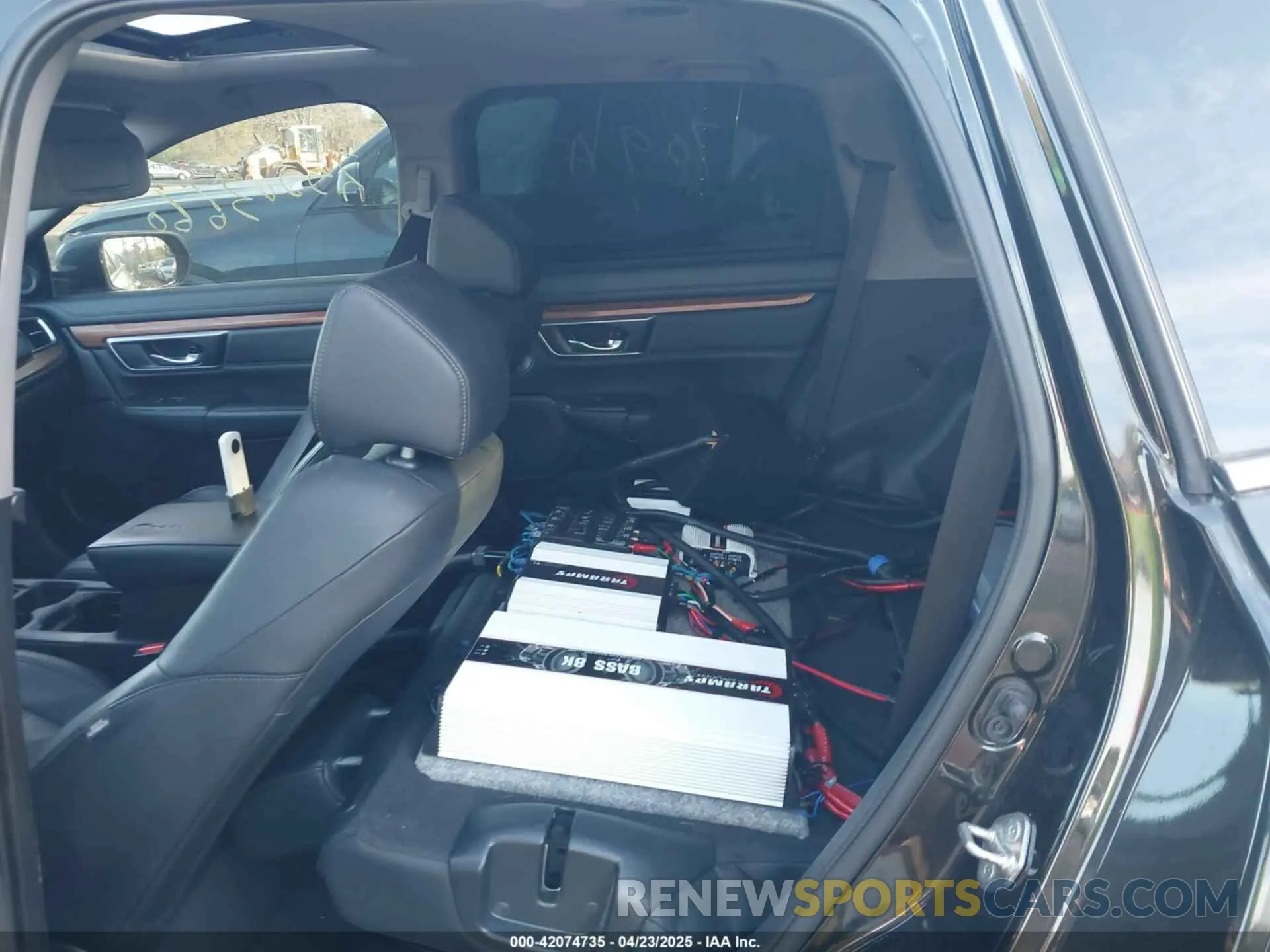 8 fotografías del automóvil dañado 2HKRW2H83KH639877 HONDA CR-V 2019