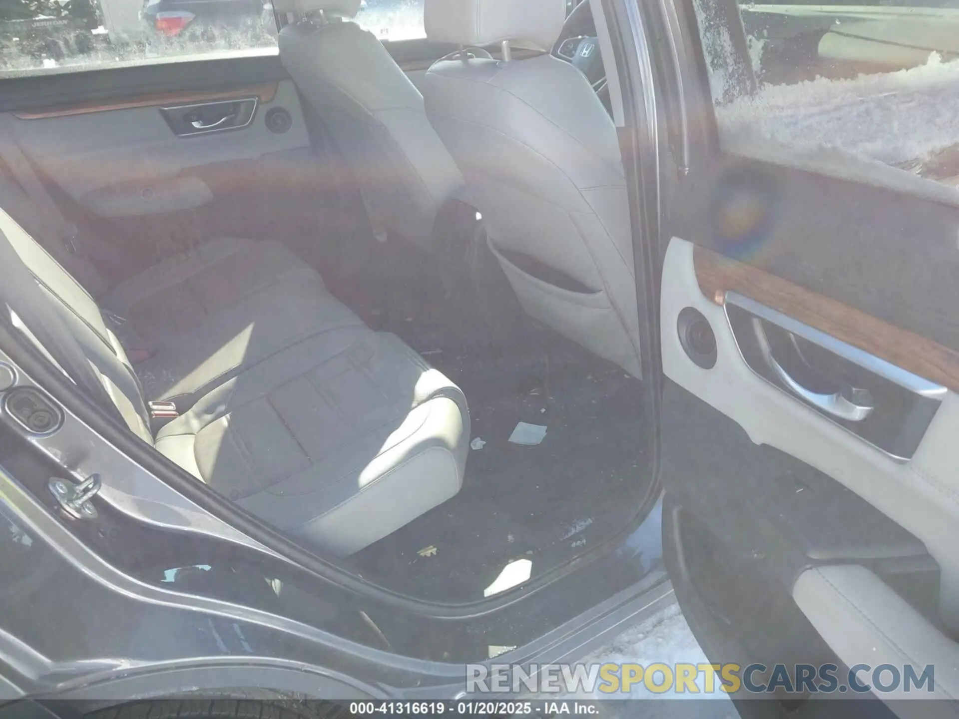 8 fotografías del automóvil dañado 2HKRW2H8XKH671869 HONDA CR-V 2019