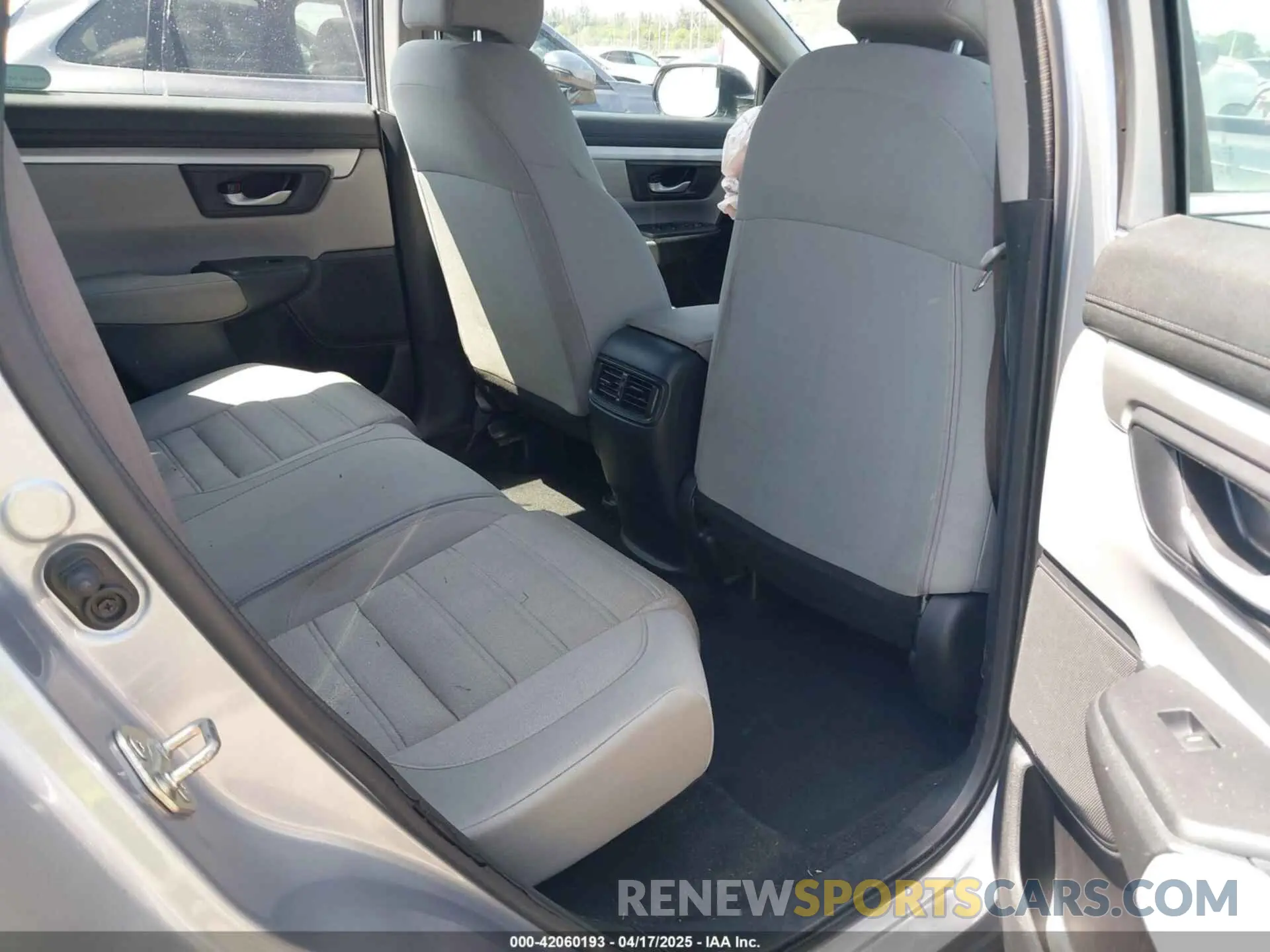 8 fotografías del automóvil dañado 2HKRW5H31KH411771 HONDA CR-V 2019