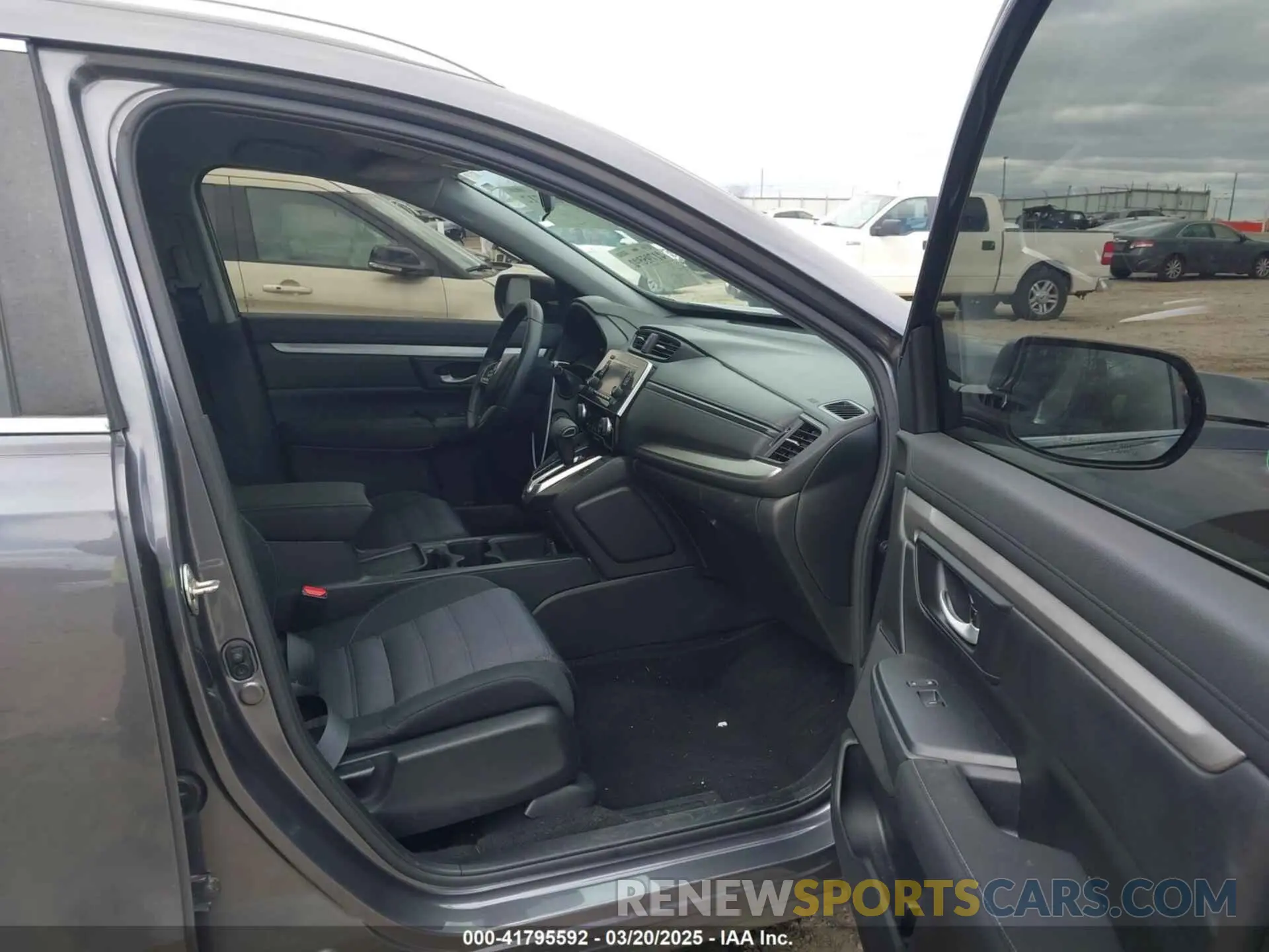 5 fotografías del automóvil dañado 2HKRW6H30KH208392 HONDA CR-V 2019