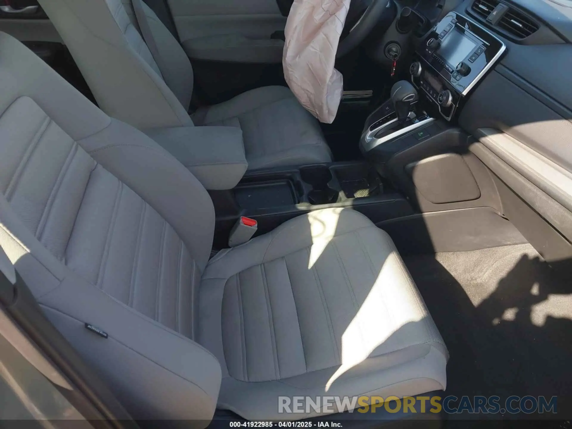 5 fotografías del automóvil dañado 2HKRW6H33KH232508 HONDA CR-V 2019