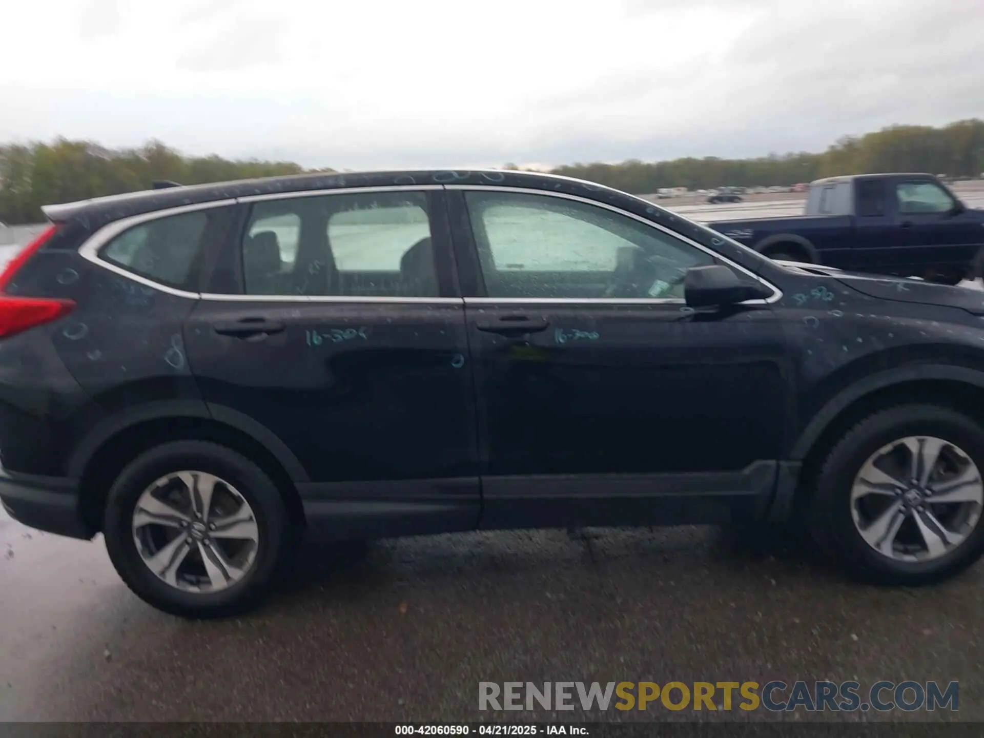 13 fotografías del automóvil dañado 2HKRW6H34KH221016 HONDA CR-V 2019