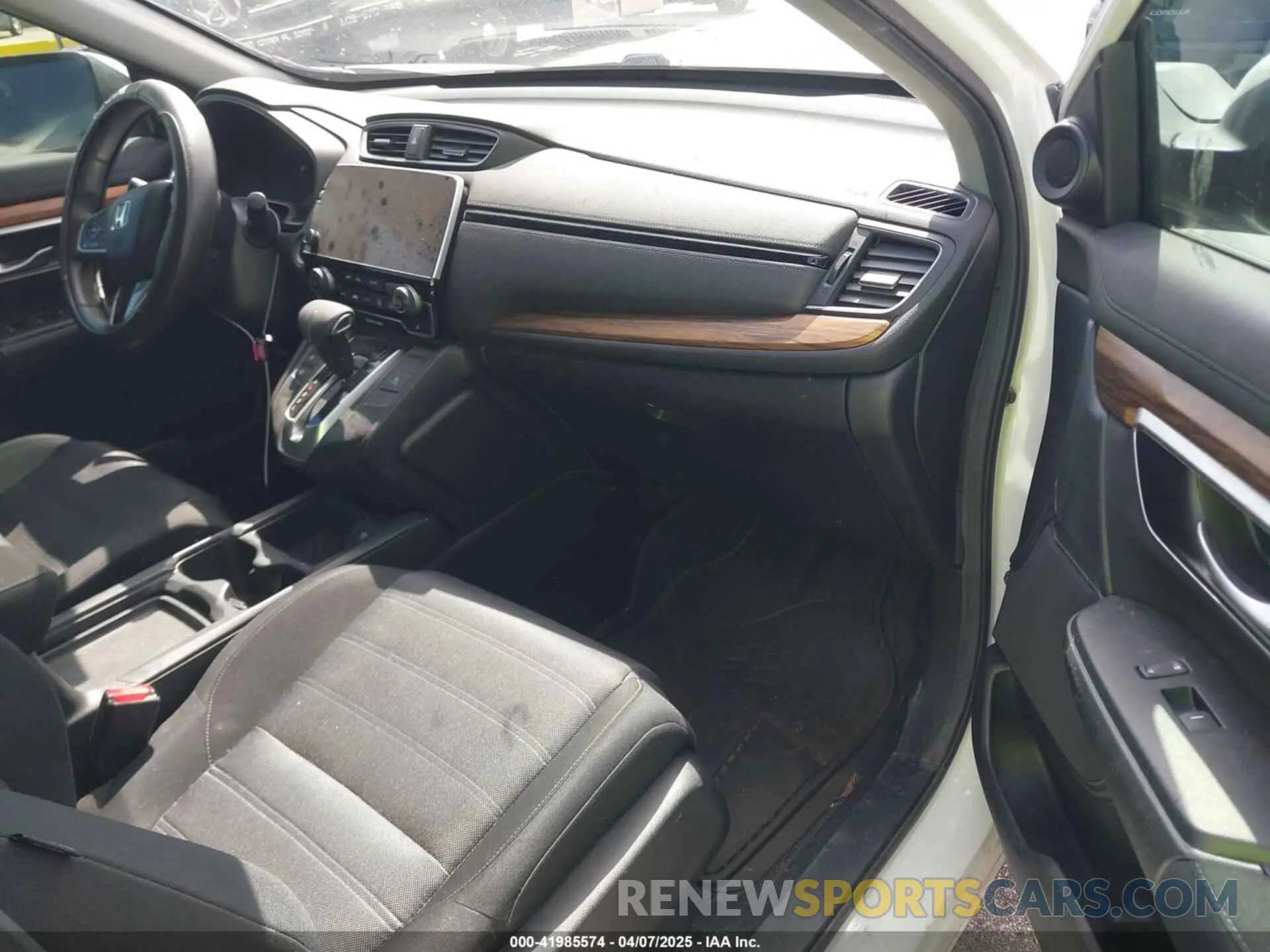 5 fotografías del automóvil dañado 5J6RW1H51KA007719 HONDA CR-V 2019