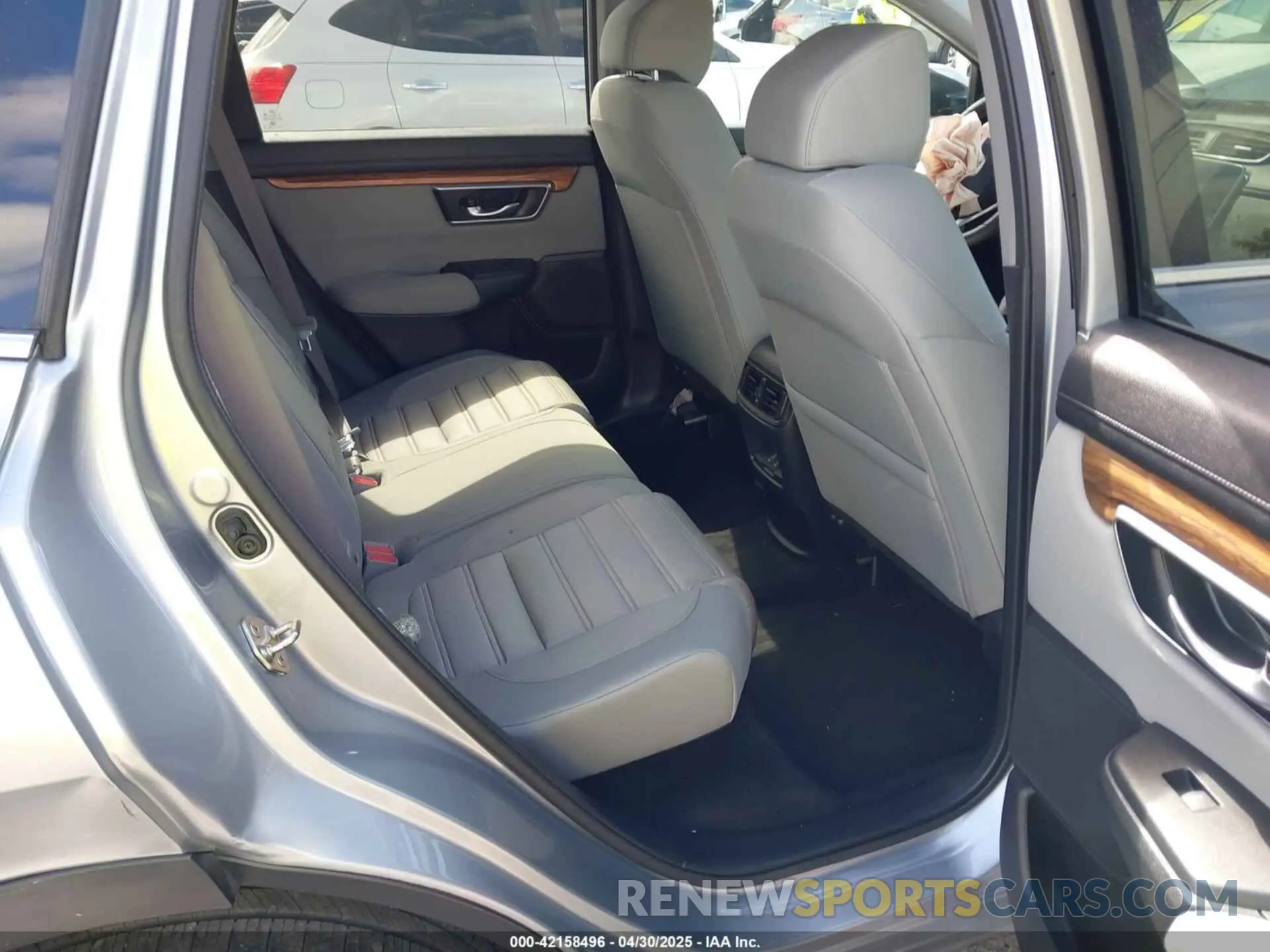 8 fotografías del automóvil dañado 5J6RW1H51KA008613 HONDA CR-V 2019