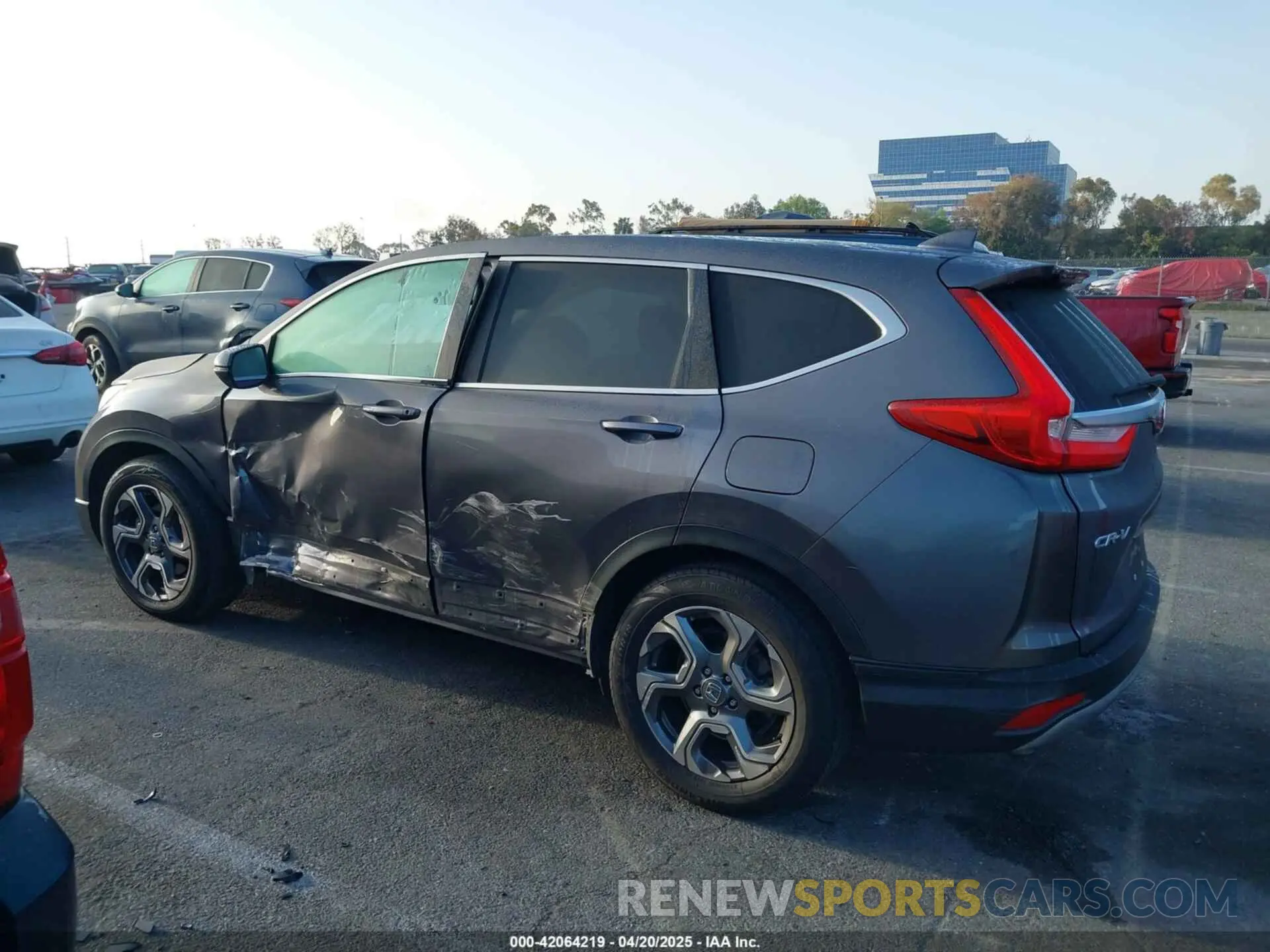 14 fotografías del automóvil dañado 5J6RW1H52KA033570 HONDA CR-V 2019