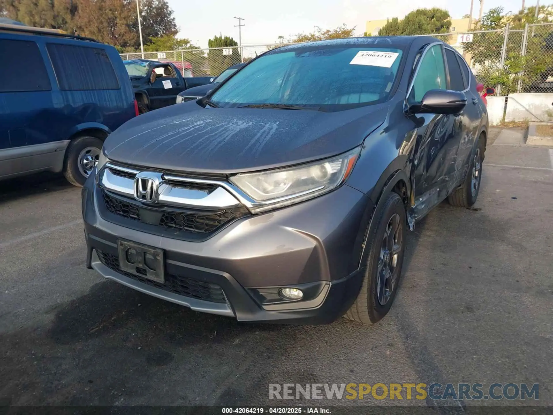 2 fotografías del automóvil dañado 5J6RW1H52KA033570 HONDA CR-V 2019
