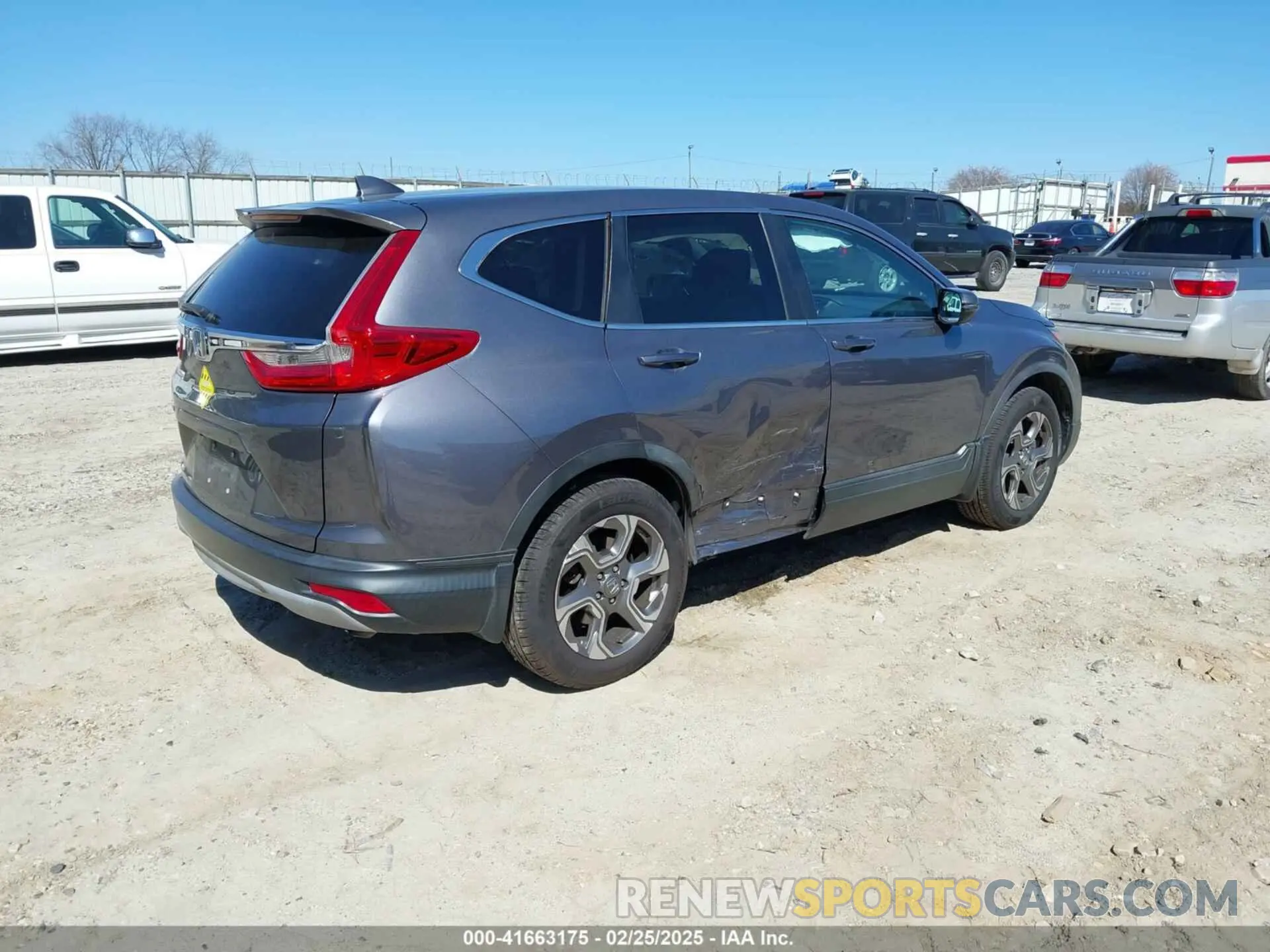 4 fotografías del automóvil dañado 5J6RW1H5XKL005682 HONDA CR-V 2019