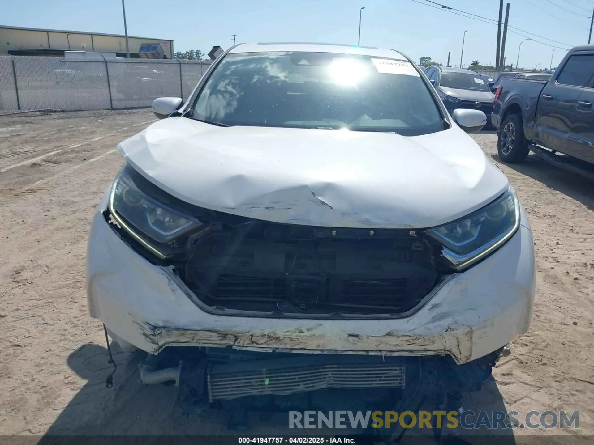 13 fotografías del automóvil dañado 5J6RW1H5XKL008095 HONDA CR-V 2019