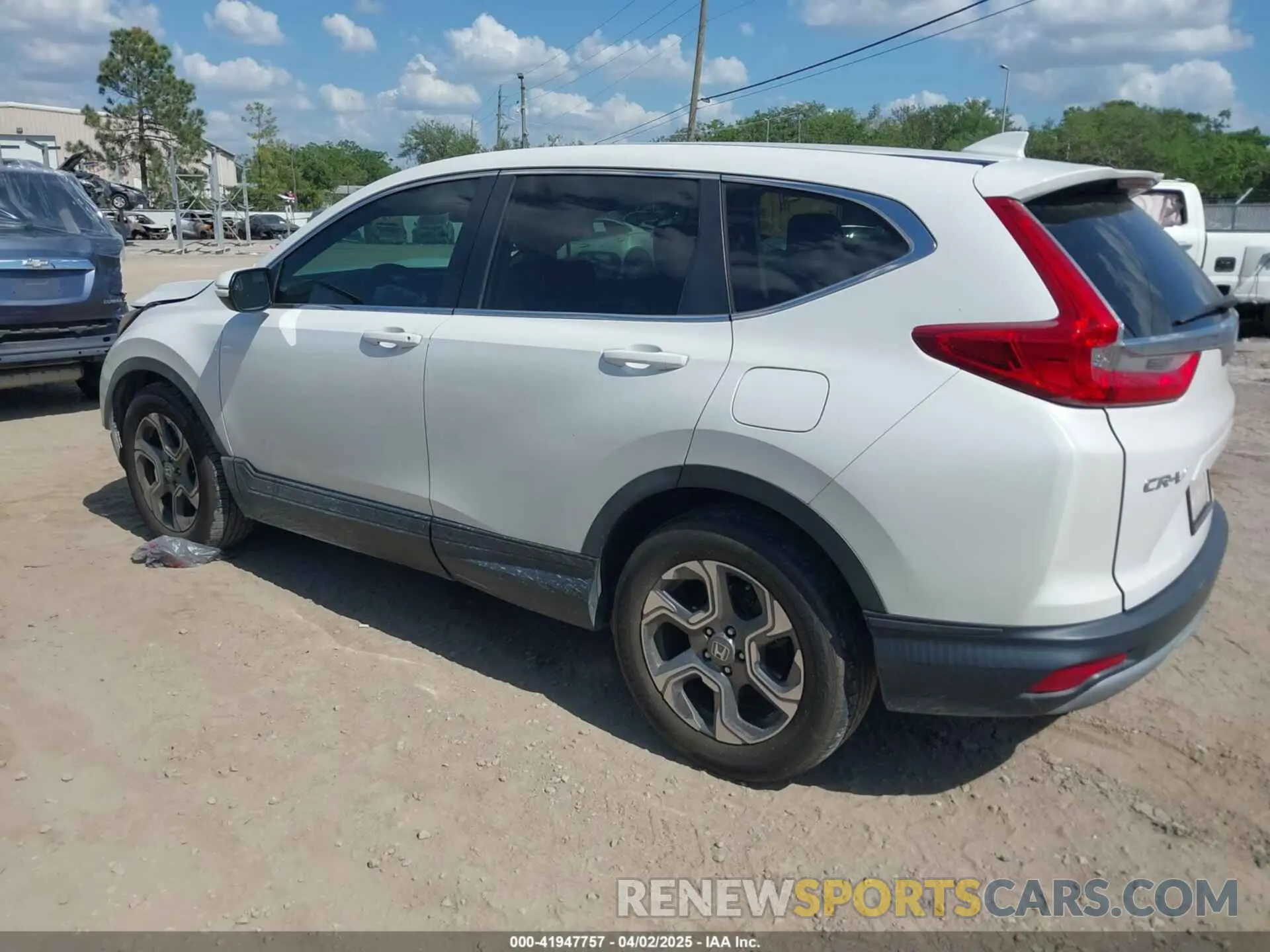 3 fotografías del automóvil dañado 5J6RW1H5XKL008095 HONDA CR-V 2019