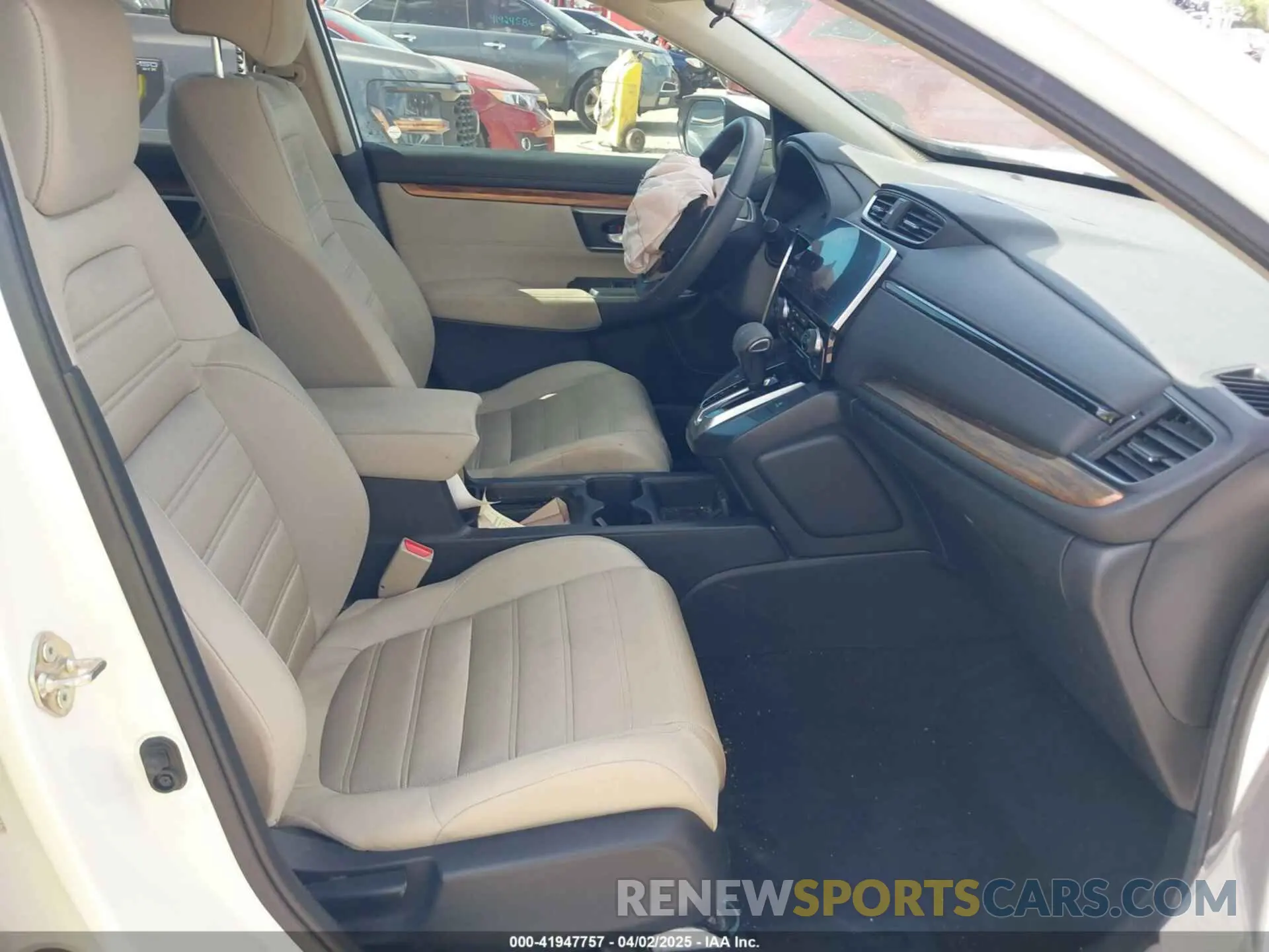 5 fotografías del automóvil dañado 5J6RW1H5XKL008095 HONDA CR-V 2019