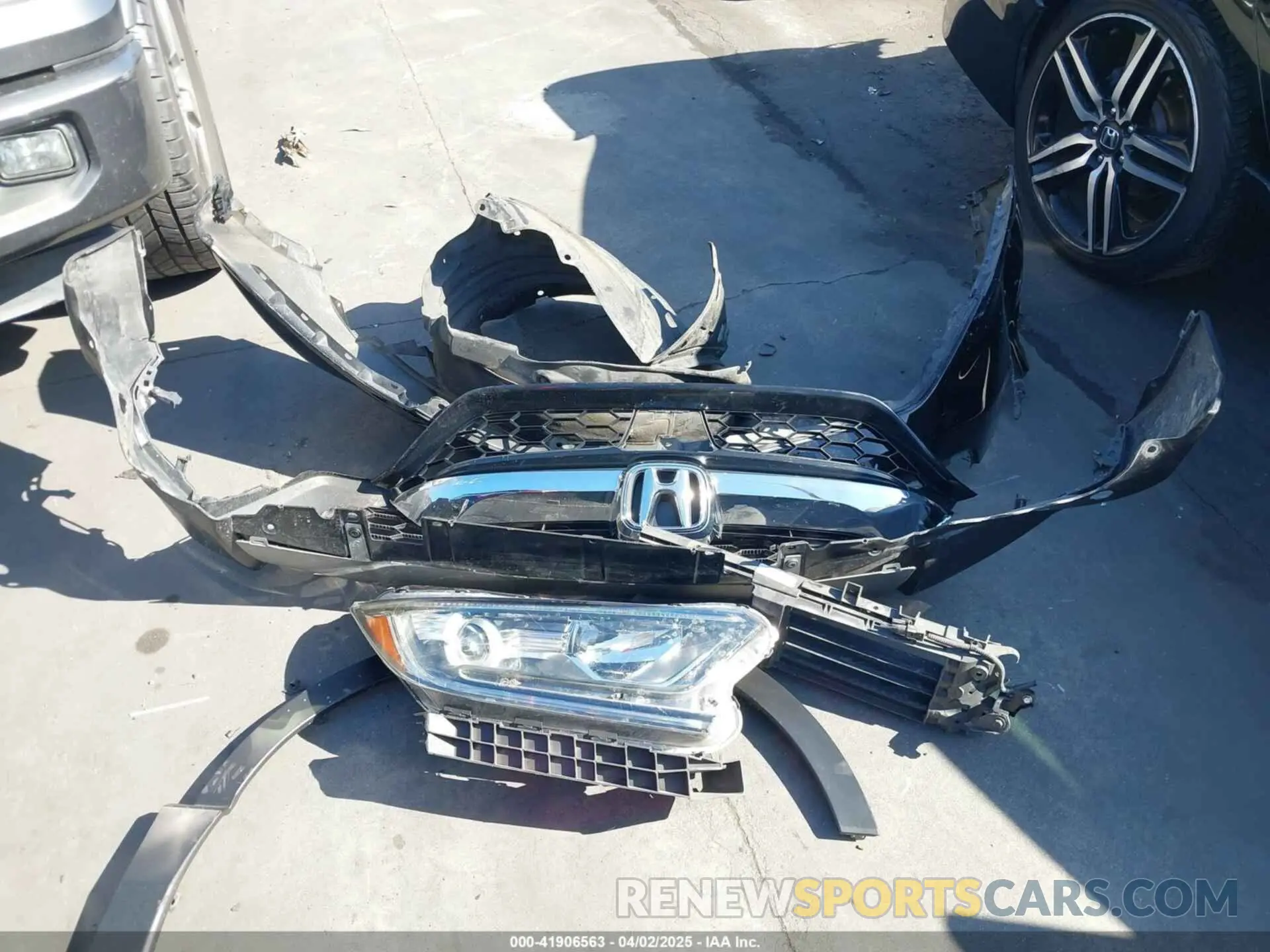 12 fotografías del automóvil dañado 5J6RW1H84KA001472 HONDA CR-V 2019