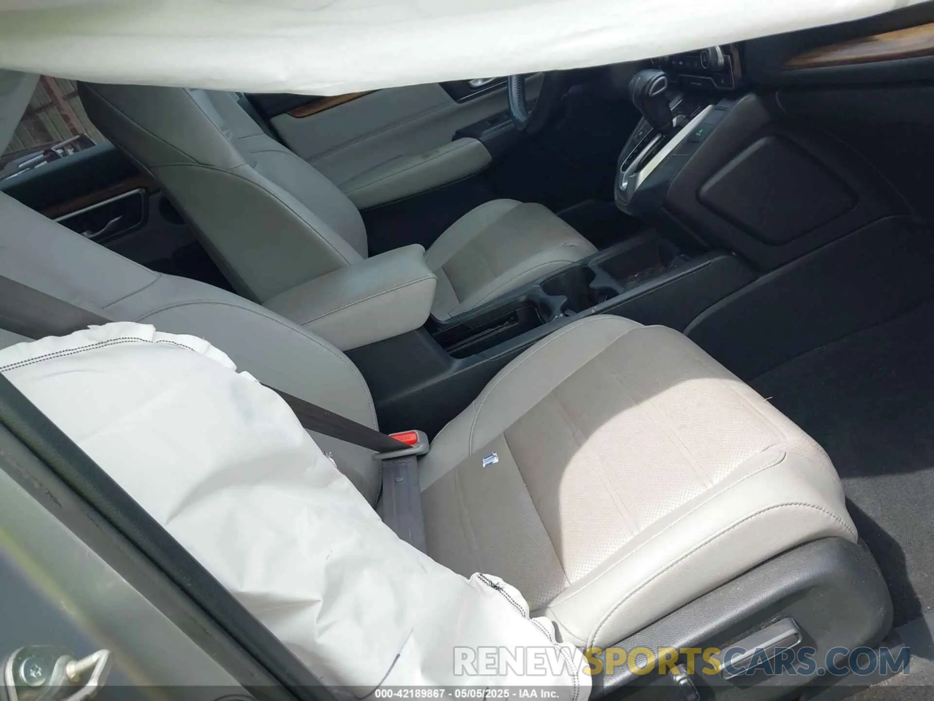 5 fotografías del automóvil dañado 5J6RW1H84KA017039 HONDA CR-V 2019